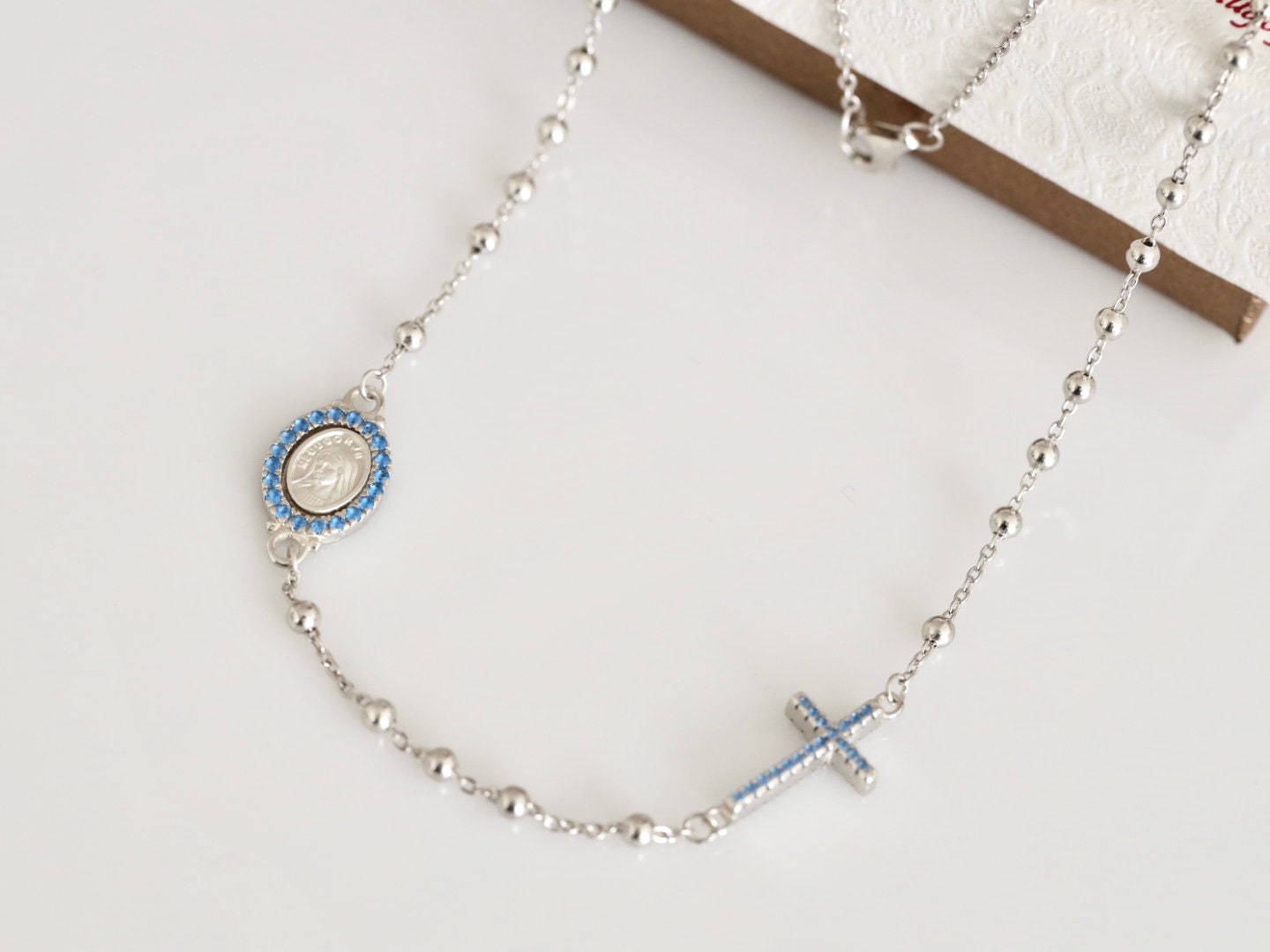 Collar de rosario Medjugorje, collar de plata de ley 925 con medalla Reina de la Paz, rosario de cuentas con circonio azul, Collar para católicos