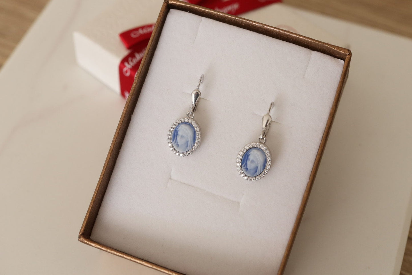 Pendientes Nuestra Señora de Gracia, pendientes de plata de primera ley Virgen María, pendientes de cameo azul, pendientes de cameo de ágata azul, pendientes en miniatura para mujer