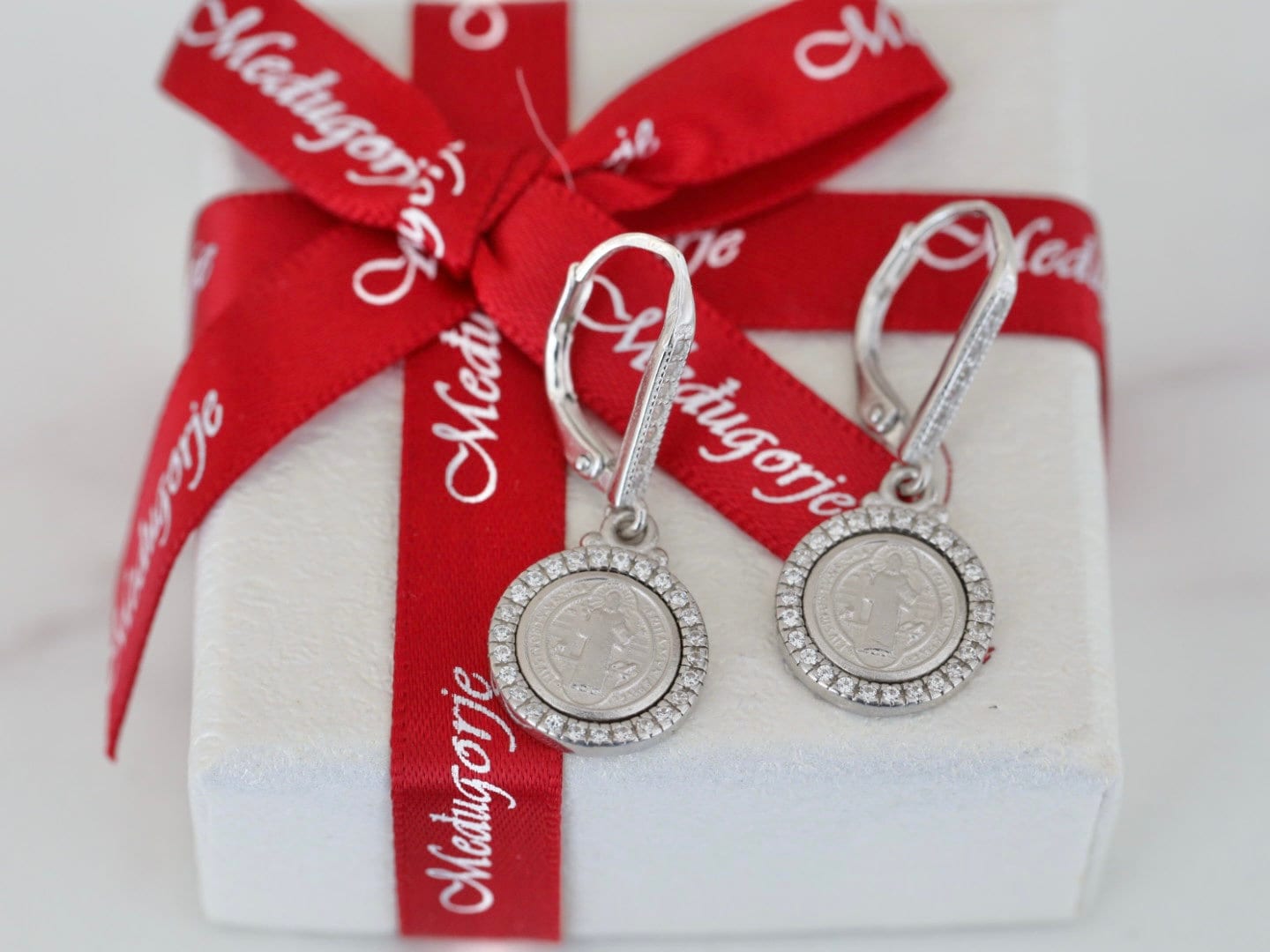Pendientes de San Benito, pendientes de medalla de San Benito de plata de ley 925, pendientes de San Benito de espalda, pendientes de medalla de cruz católica