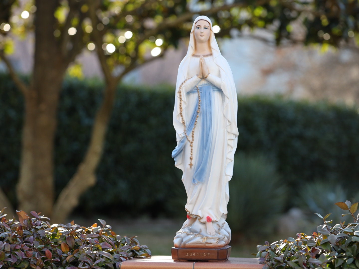 Estatua de Nuestra Señora de Lourdes de 25 pulgadas, estatua de polvo de mármol de la Virgen María de Lourdes, estatua de jardín renacentista al aire libre de Nuestra Señora de Lourdes
