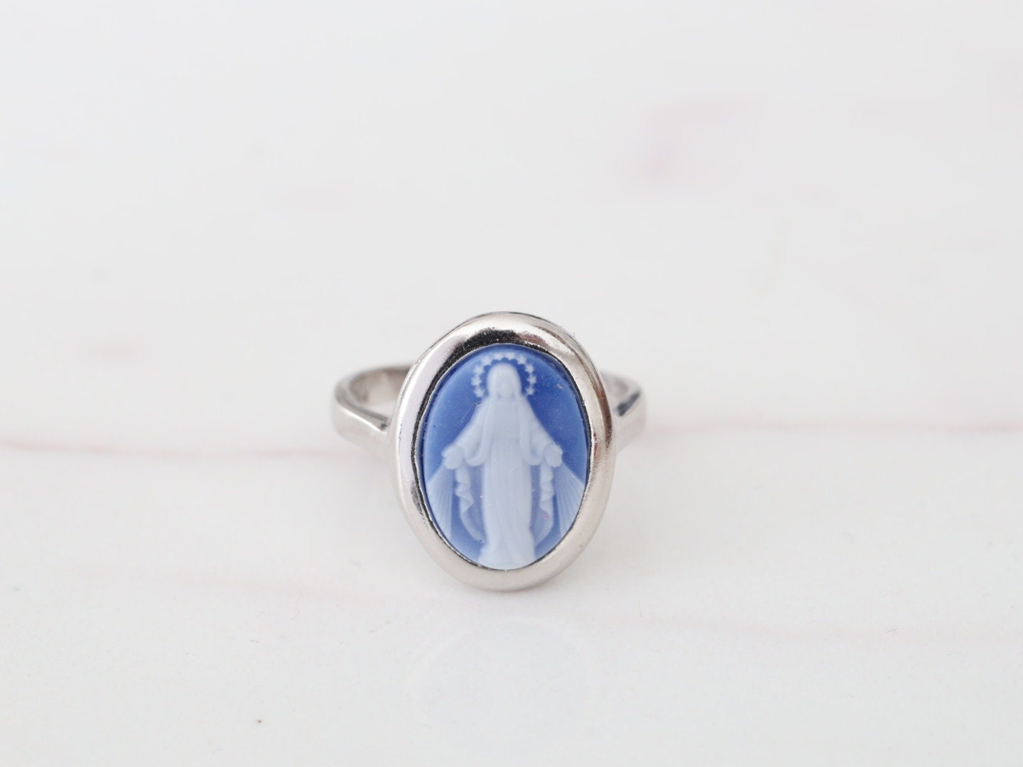 Anillo de cameo Nuestra Señora de Gracia, anillo estilo cameo de ágata azul de plata de primera ley 925, anillo de Nuestra Señora de tamaño ajustable, anillo ajustable de la Virgen María