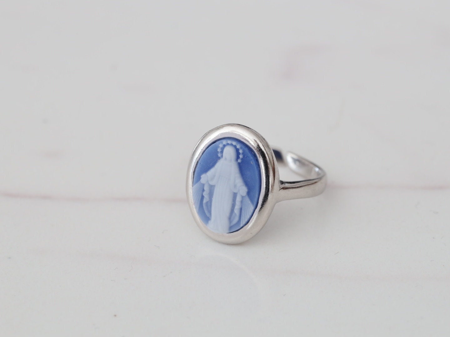 Anillo de cameo Nuestra Señora de Gracia, anillo estilo cameo de ágata azul de plata de primera ley 925, anillo de Nuestra Señora de tamaño ajustable, anillo ajustable de la Virgen María