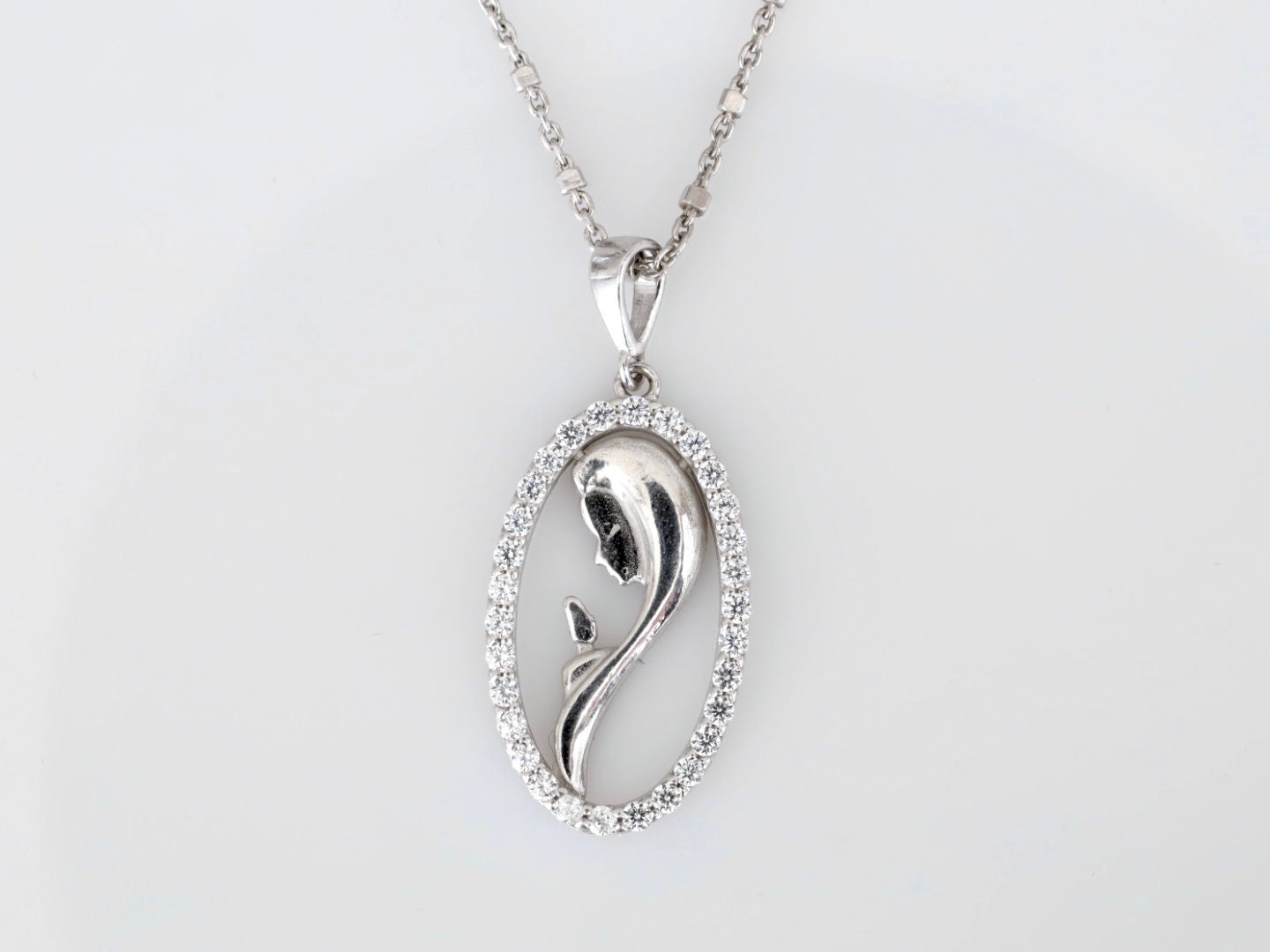 Colgante Nuestra Señora, encanto Virgen María, colgante de plata de ley 925, colgante para mujer, collar católico, colgante moderno de Nuestra Señora de Gracia
