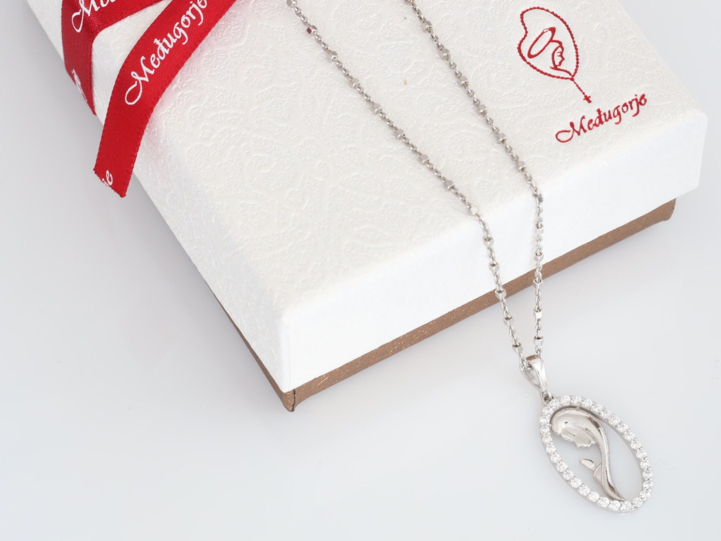 Colgante Nuestra Señora, encanto Virgen María, colgante de plata de ley 925, colgante para mujer, collar católico, colgante moderno de Nuestra Señora de Gracia