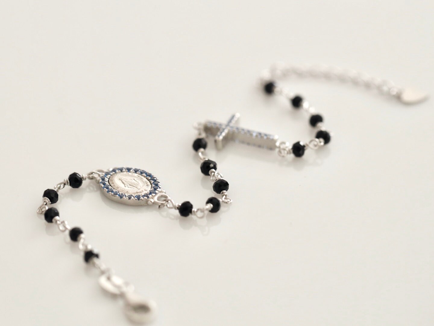Pulsera de rosario de turmalina negra de plata de ley para mujer, pulsera de rosario delicado negro con Medalla Milagrosa, rosario de plata en miniatura