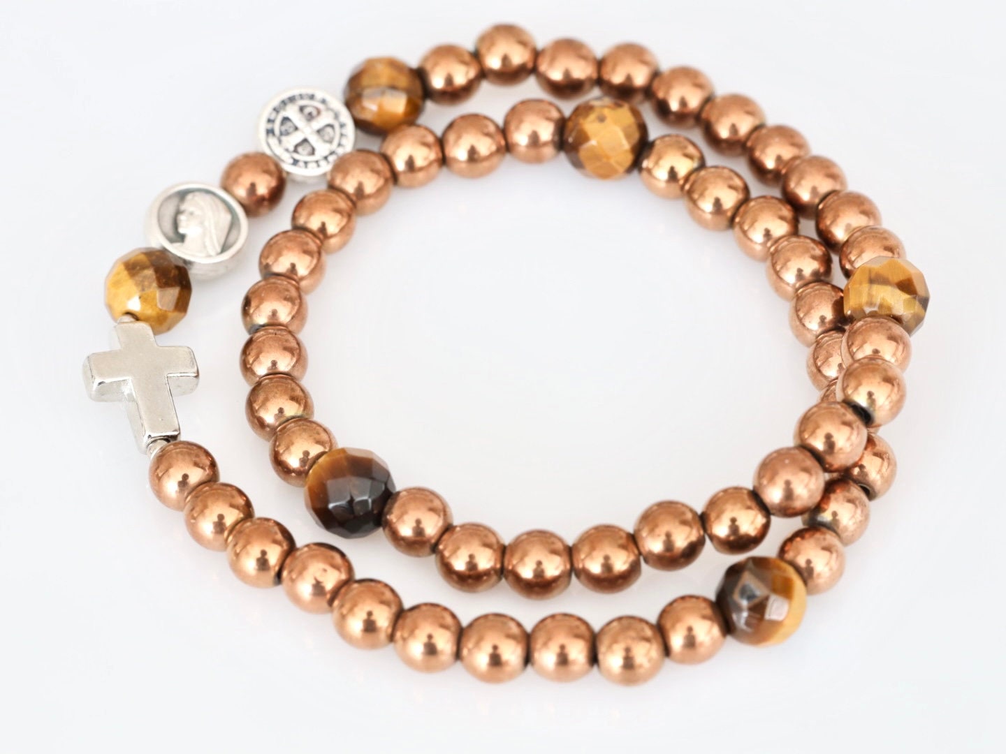 Pulsera rosario doble cuentas, pulsera rosario cinco décadas, pulsera rosario elástico medalla San Benito, pulsera rosario hematita