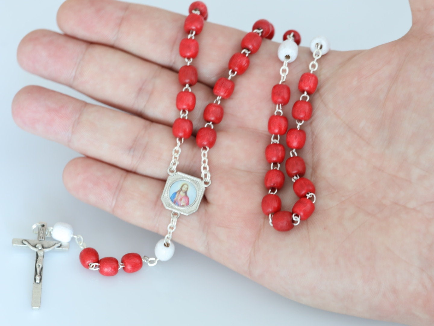 Rosario Santísima Sangre de Jesús, rosario de madera, rosario hecho a mano, rosario con cuentas rojas, rosario católico, rosario devocional de Jesús,