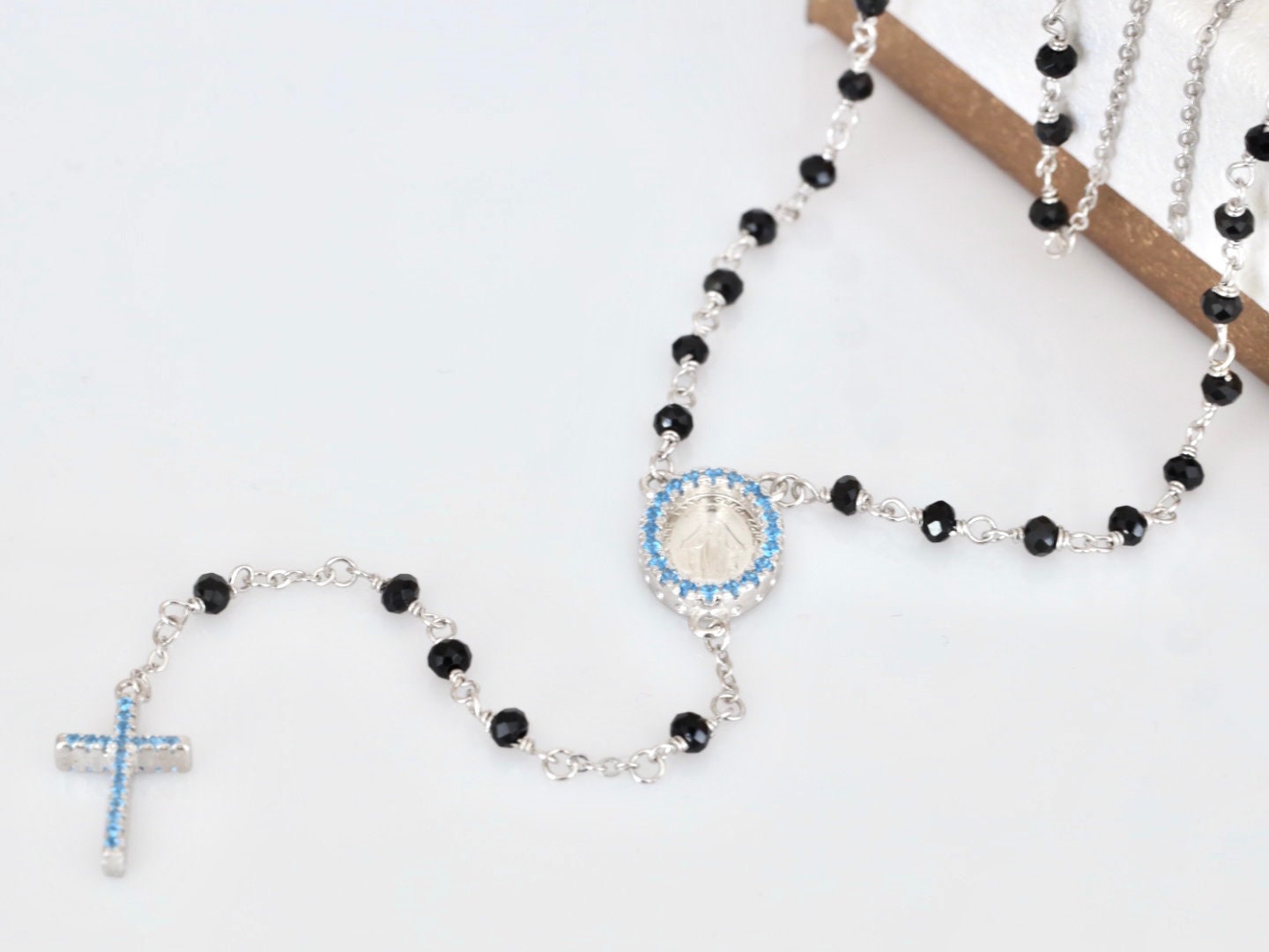 Collar rosario, plata de primera ley 925, collar de ónix negro estilo minimalista, delicado rosario con Meda Milagrosa, regalo para mujer o adolescente