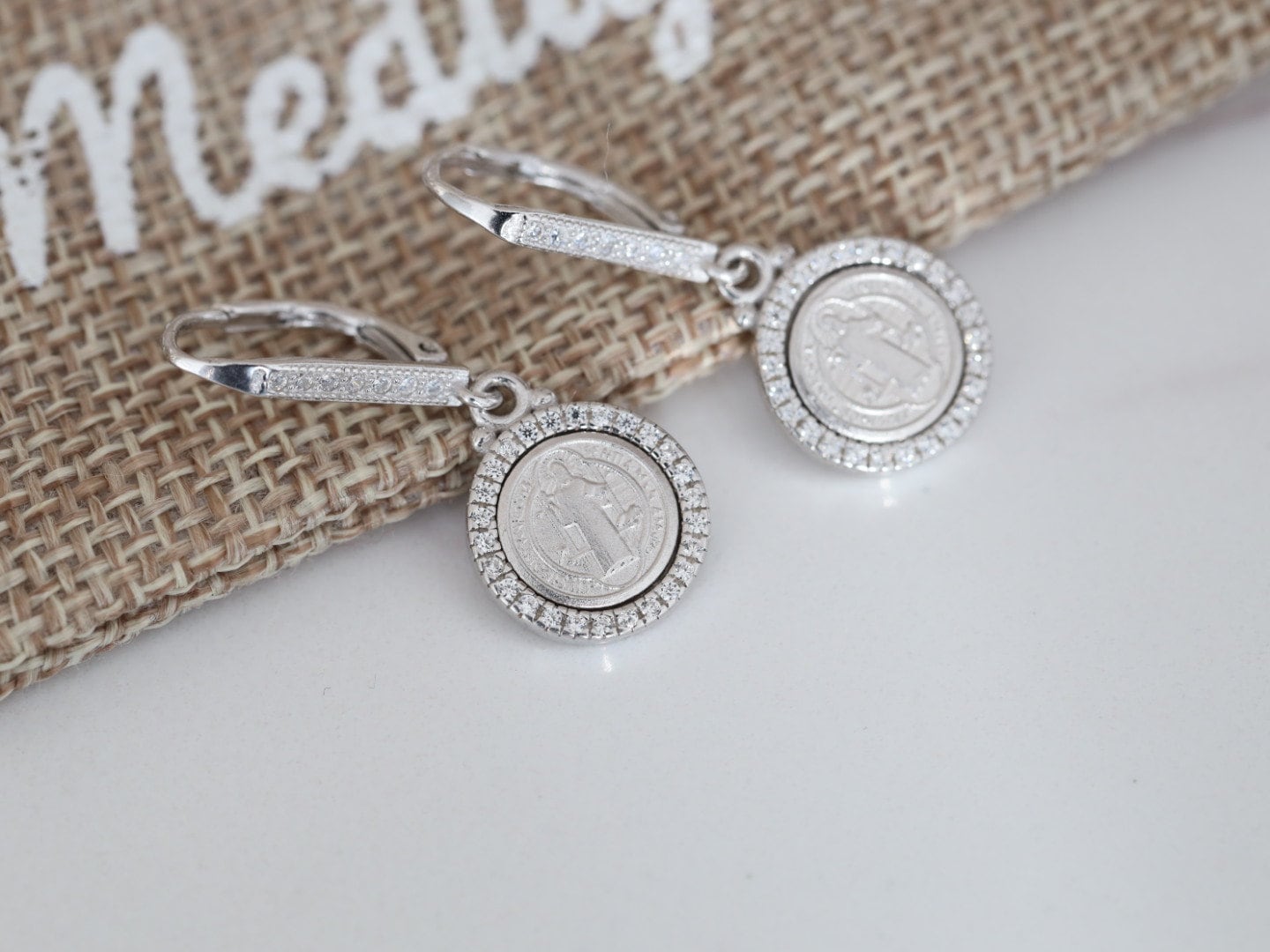 Pendientes de San Benito, pendientes de medalla de San Benito de plata de ley 925, pendientes de San Benito de espalda, pendientes de medalla de cruz católica