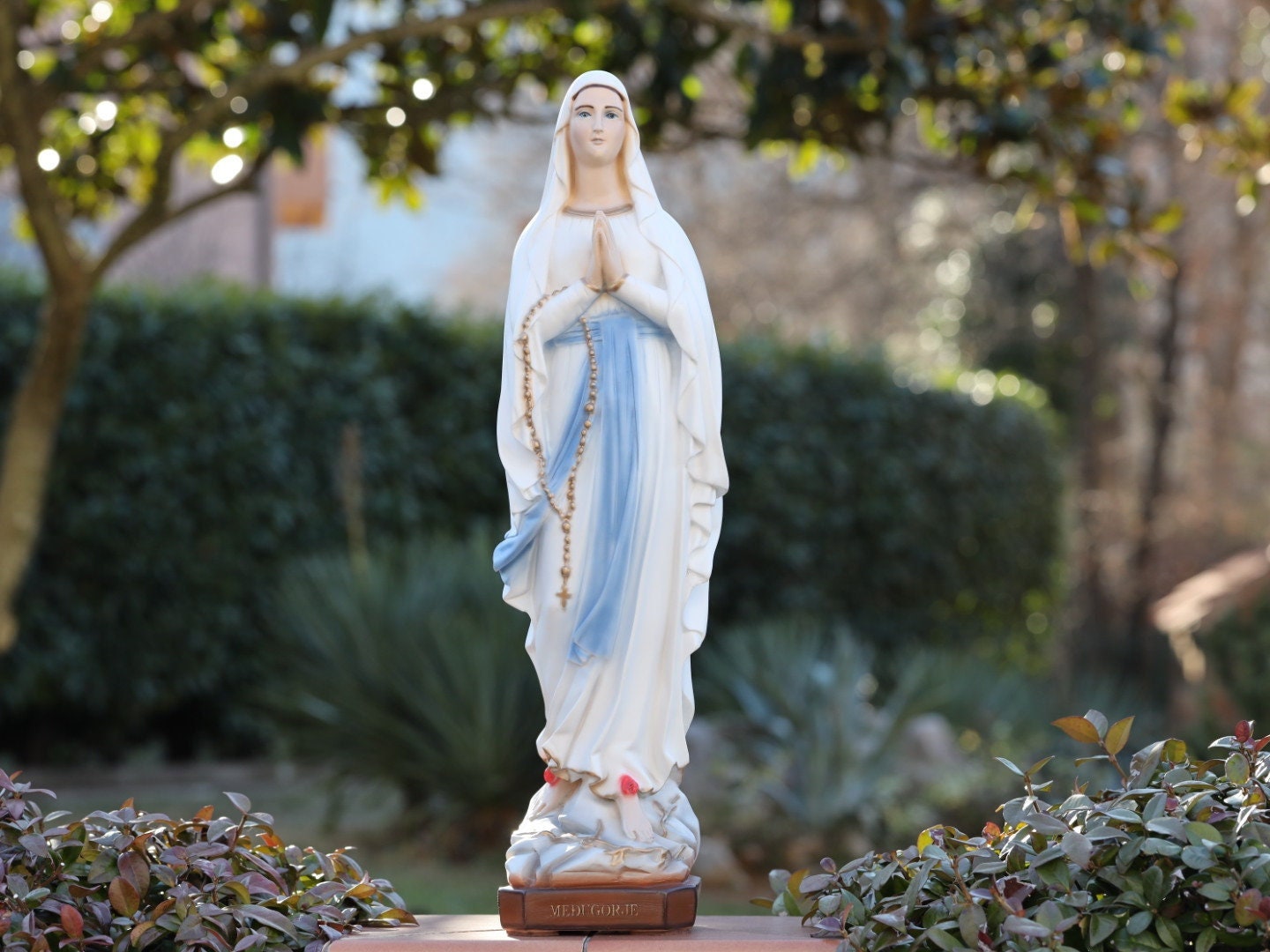 Estatua de Nuestra Señora de Lourdes de 25 pulgadas, estatua de polvo de mármol de la Virgen María de Lourdes, estatua de jardín renacentista al aire libre de Nuestra Señora de Lourdes