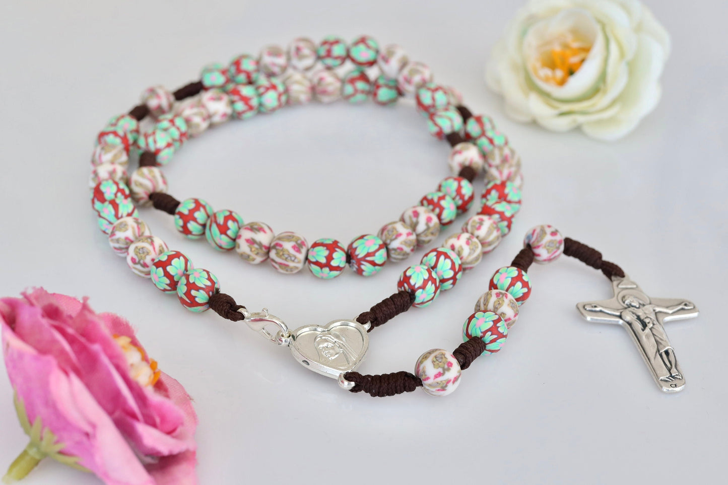 Rosario de fimo marrón, rosario hecho a mano de Medjugorje, rosario con rosas, collar de rosario para niños, rosario de confirmación