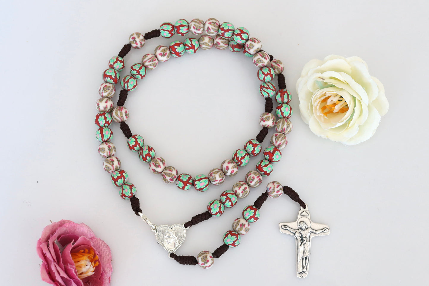 Rosario de fimo marrón, rosario hecho a mano de Medjugorje, rosario con rosas, collar de rosario para niños, rosario de confirmación