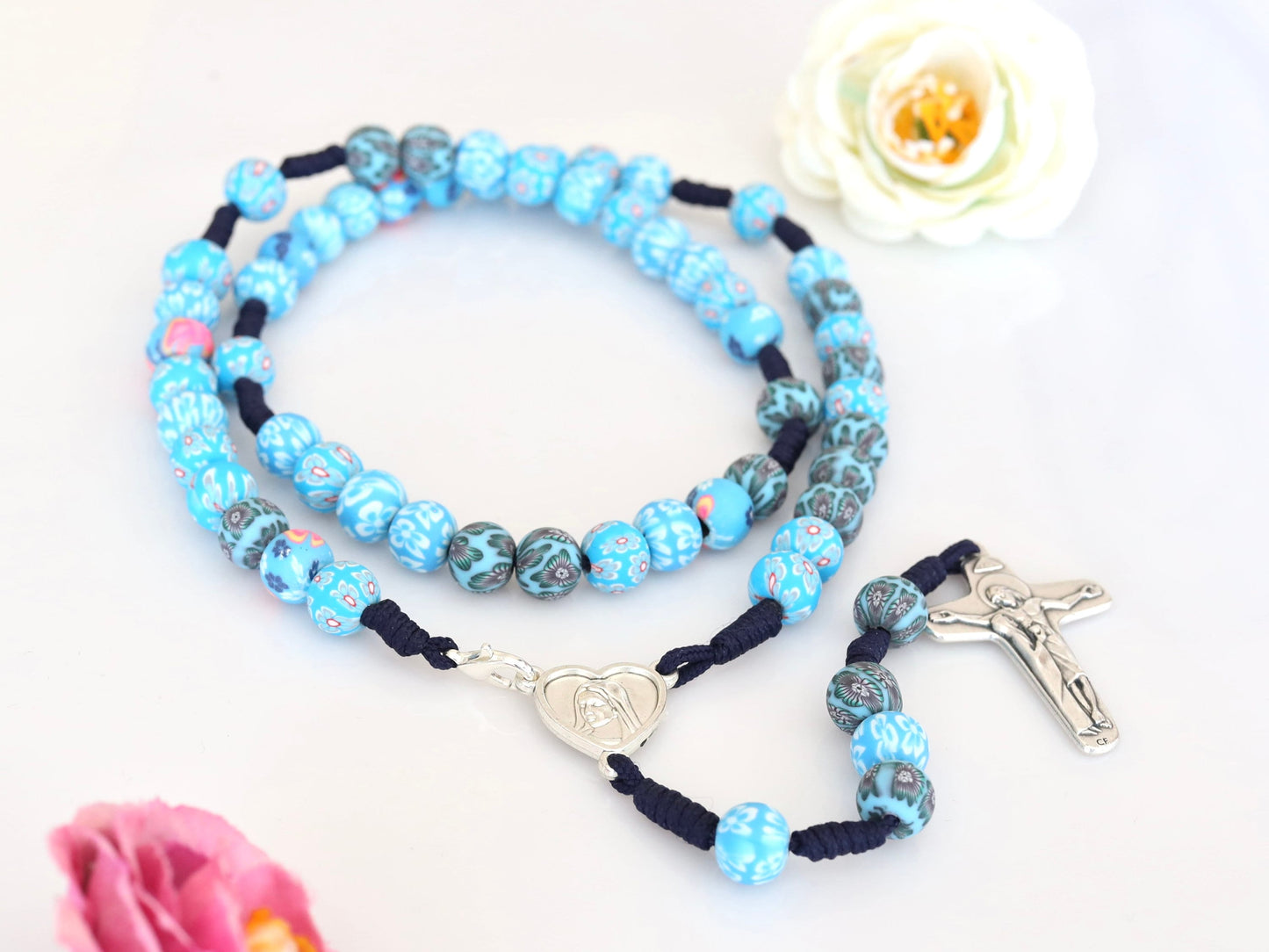 Cuentas de rosario de fimo azul, rosario de Medjugorje con flores, collar de rosario de Medjugorje, cuentas de rosario de arcilla, cuentas de rosario con flores, rosario para niños