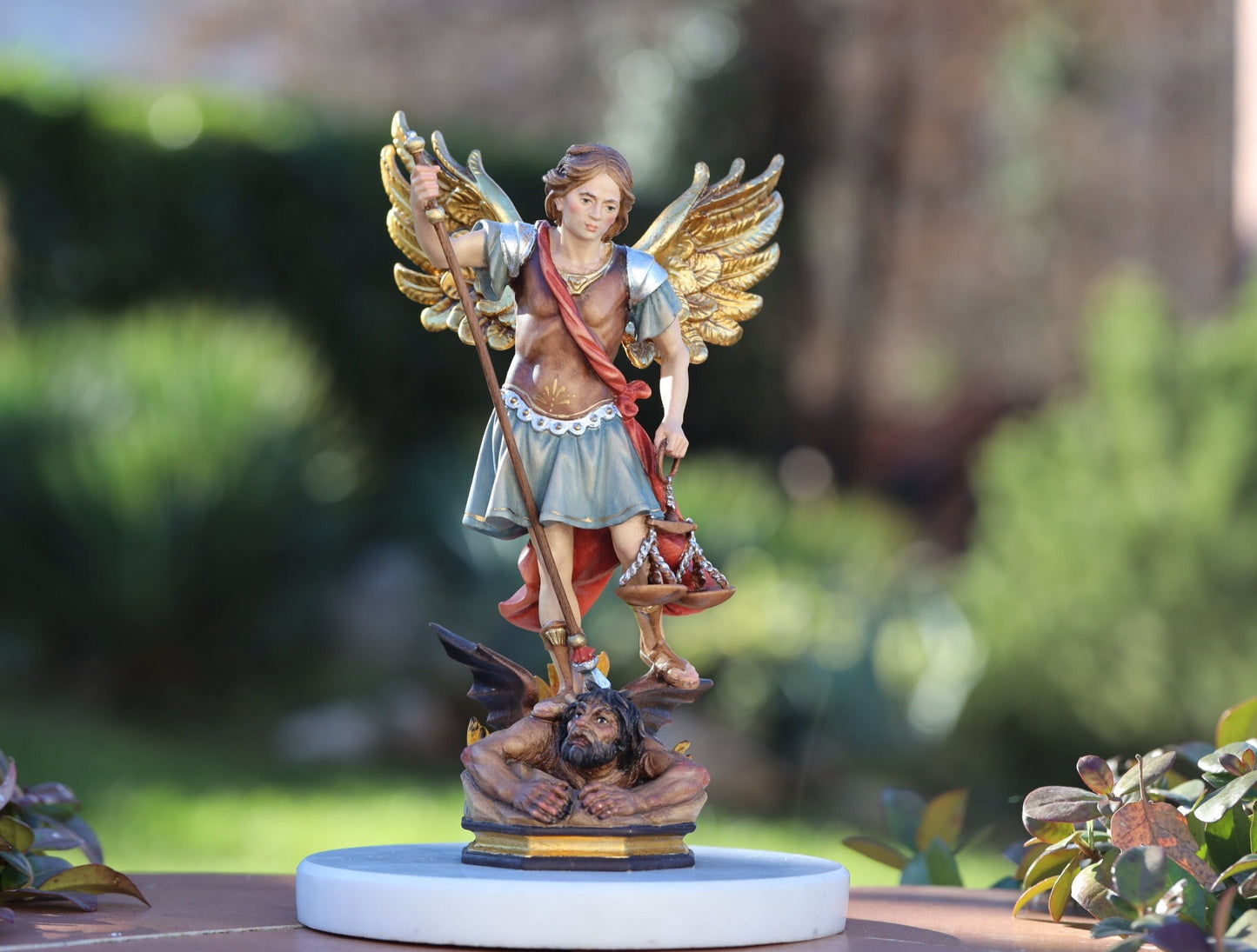 Estatua de San Miguel, estatua de madera de San Miguel, estatua del Arcángel Miguel para el altar del hogar, estatua católica, regalo católico, estatua de Val Gardena