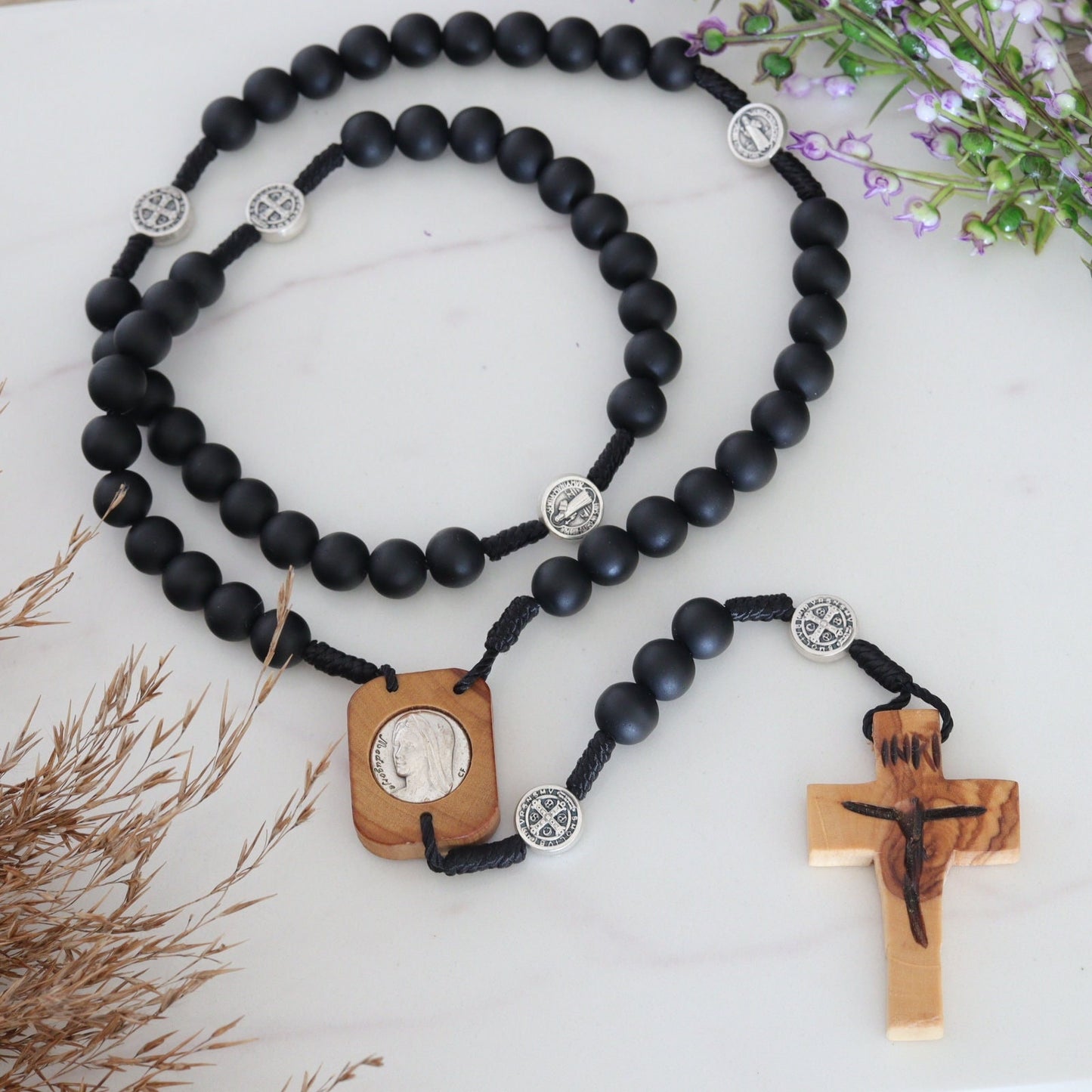 Rosario negro para hombre, Rosario negro hecho a mano de San Benito con medalla de madera de olivo de la Divina Misericordia y Nuestra Señora, regalo de rosario perfecto