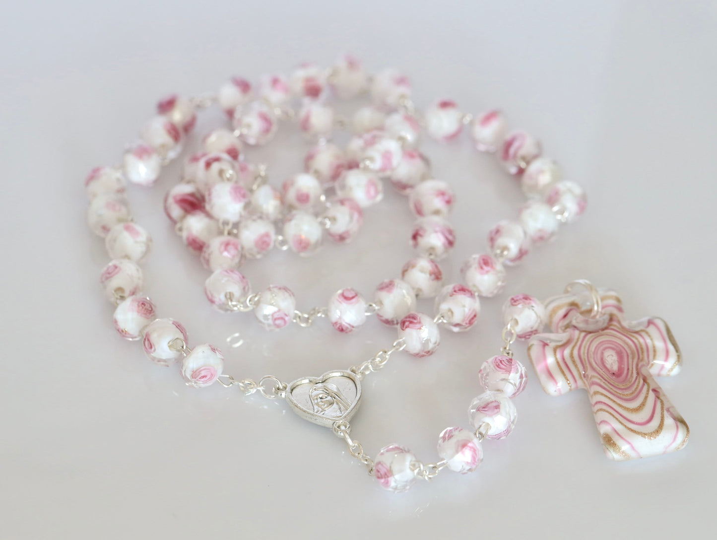 Cuentas de rosario de Murano, vidrio de murano rosa, rosario floral, cuentas de rosario de rosas, rosario de Medjugorje, rosario hecho a mano, cuentas de rosario de cristal enfrentadas