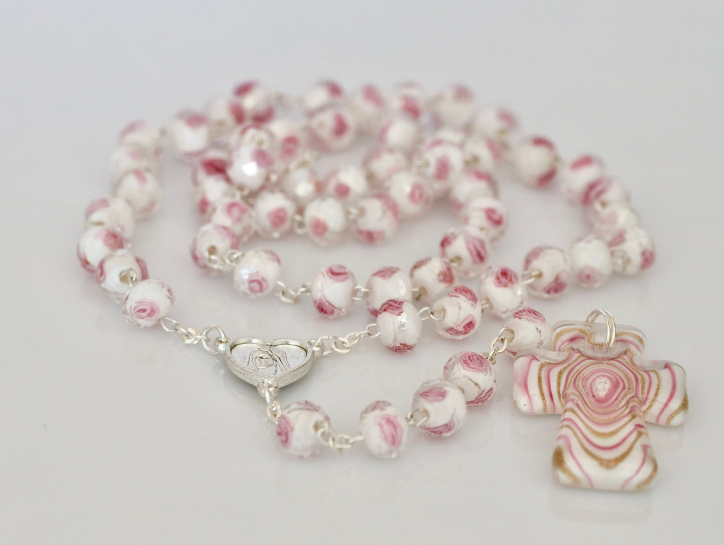 Cuentas de rosario de Murano, vidrio de murano rosa, rosario floral, cuentas de rosario de rosas, rosario de Medjugorje, rosario hecho a mano, cuentas de rosario de cristal enfrentadas