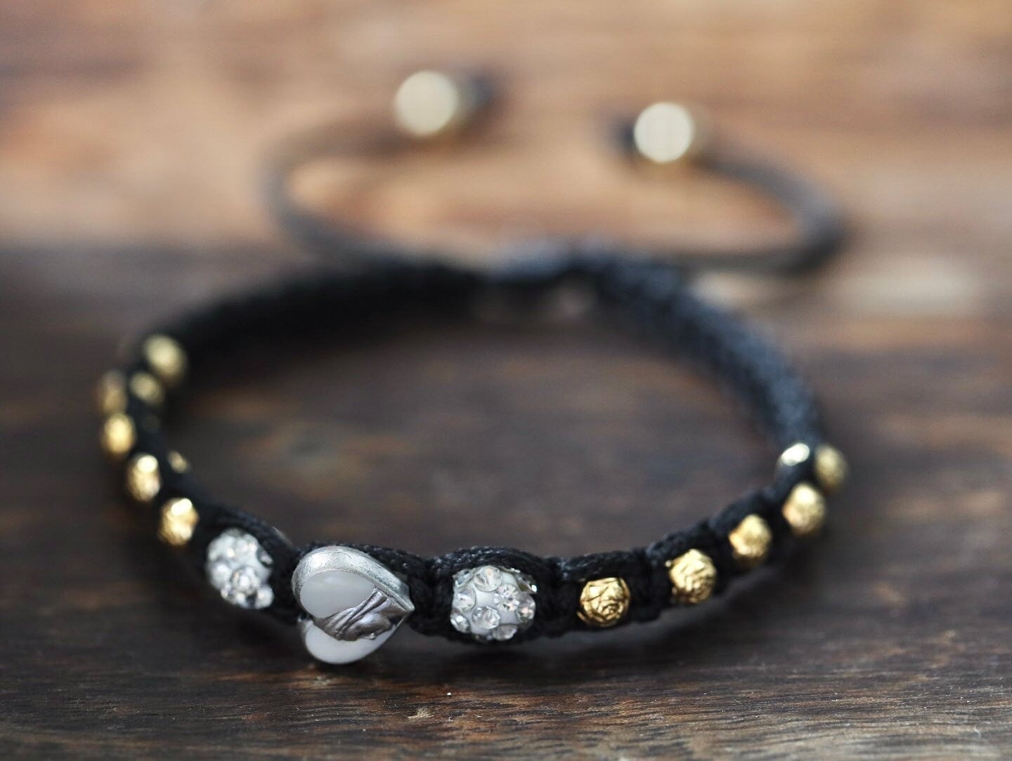 Pulsera de rosario, rosario de medalla de Medjugorje, rosario con rosas, pulsera de rosario de cordón negro, pulsera llena de oro, rosario de una década hecho a mano