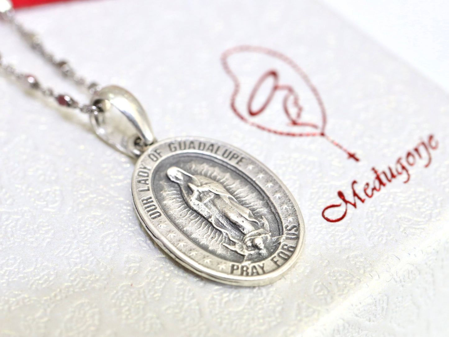 Medalla Nuestra Señora de Guadalupe, colgante Virgen María de Guadalupe plata de ley 925, encanto de plata antigua de Guadalupe, collar para mujer