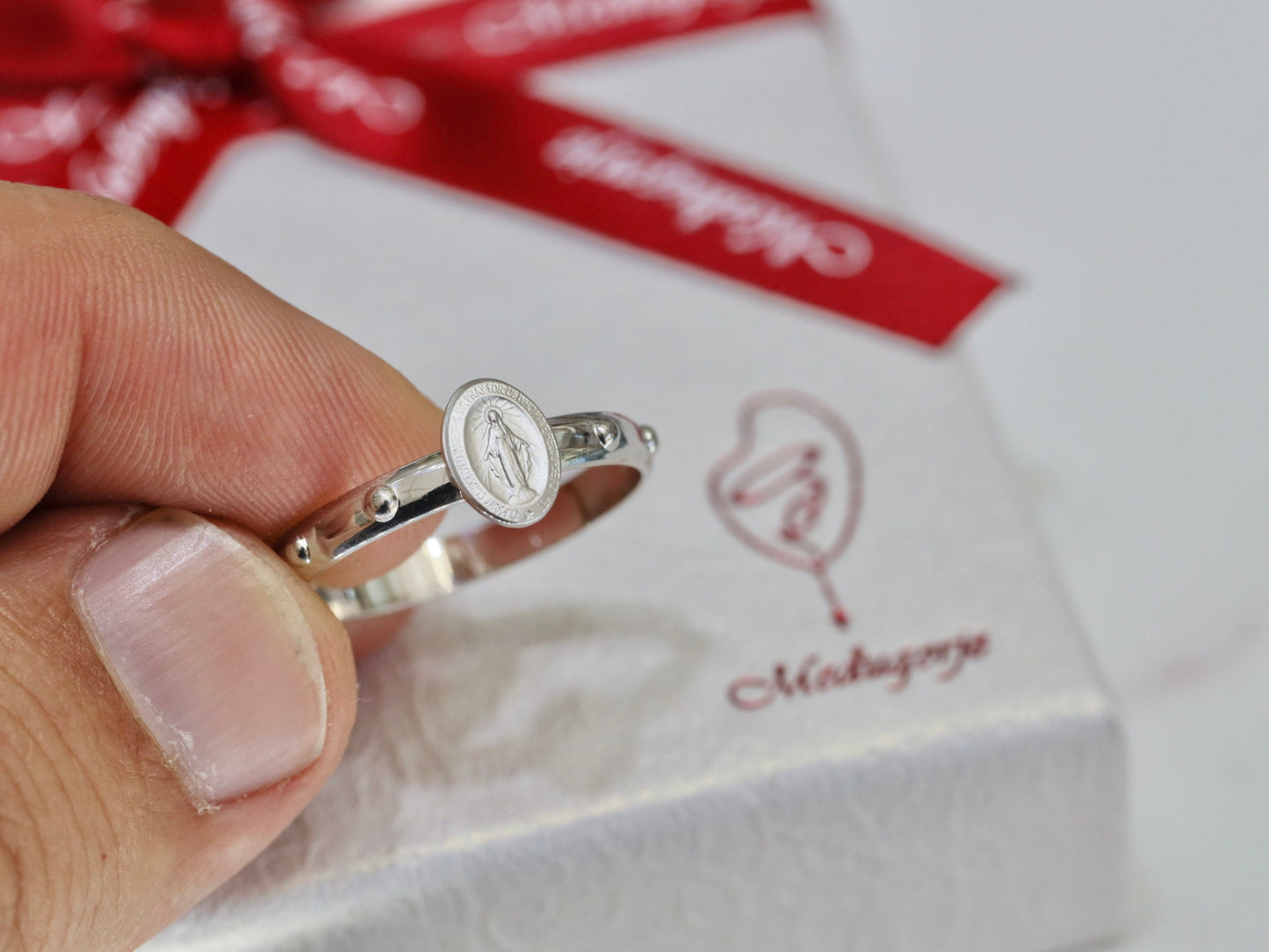Anillo de rosario Medalla Milagrosa, anillo de Nuestra Señora de Gracia, anillo en miniatura de la Virgen María, rosario delicado de plata de ley 925, anillo de rosario minimalista