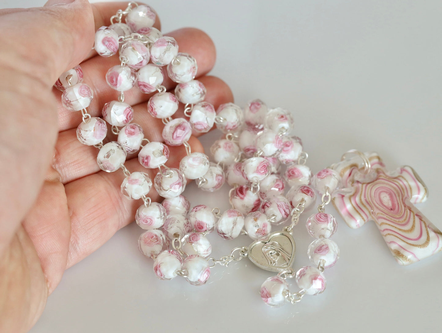 Cuentas de rosario de Murano, vidrio de murano rosa, rosario floral, cuentas de rosario de rosas, rosario de Medjugorje, rosario hecho a mano, cuentas de rosario de cristal enfrentadas