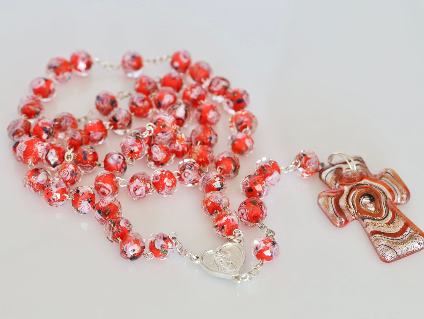 Rosario de Murano, cristal de murano rojo, rosario floral, rosario de rosas, rosario de Medjugorje, rosario hecho a mano, rosario de cristal enfrentado
