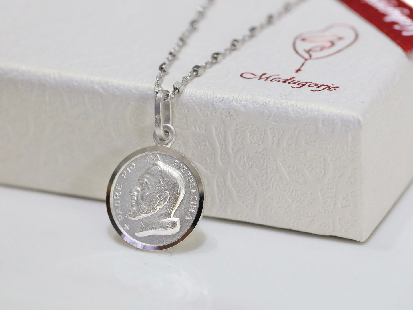 Medalla de plata de ley 925 Padre Pío de Pietrelcina collar colgante, colgante de santo católico, medalla de plata del Santo Padre Pío de Pietrelcina