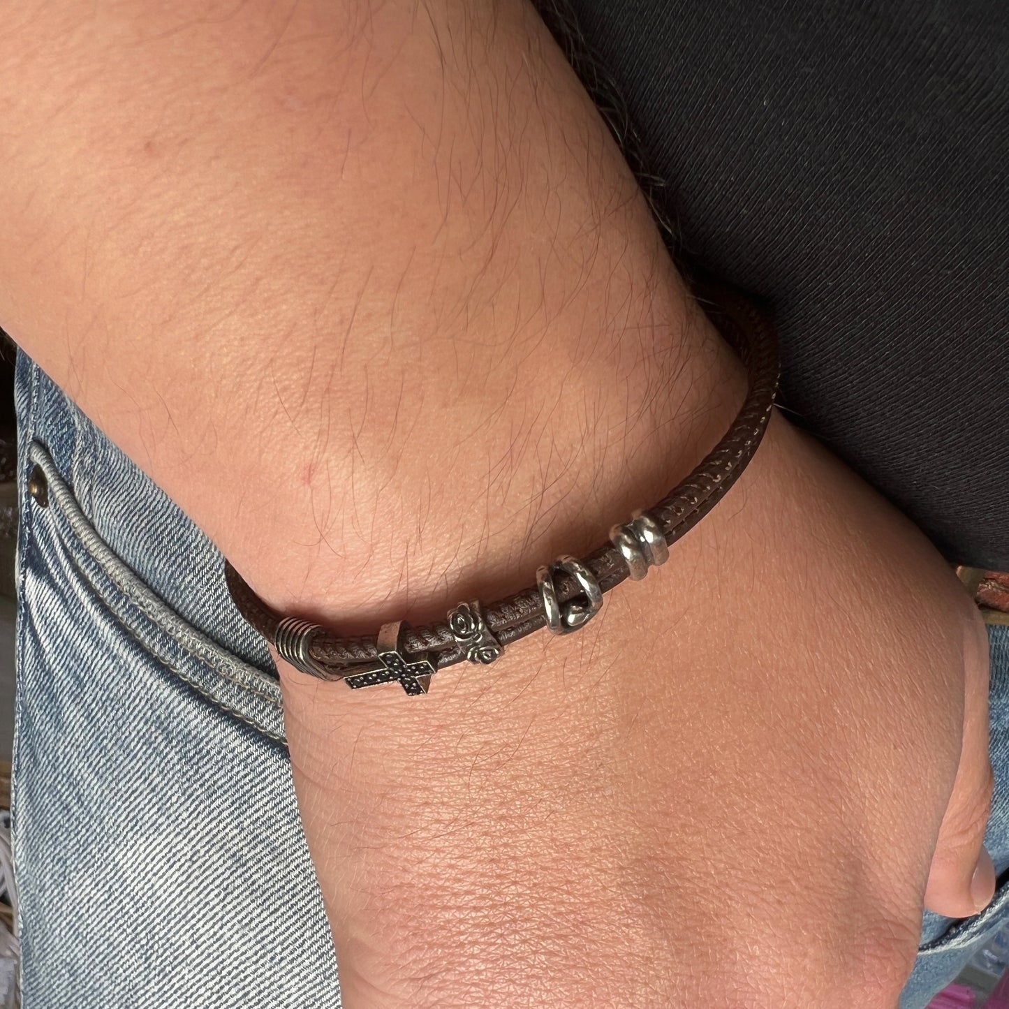 Pulsera cruzada de cuero genuino, pulsera moderna con cruz para hombre, pulsera católica para hombre, pulsera Medjugorje, cruz de circonita cúbica