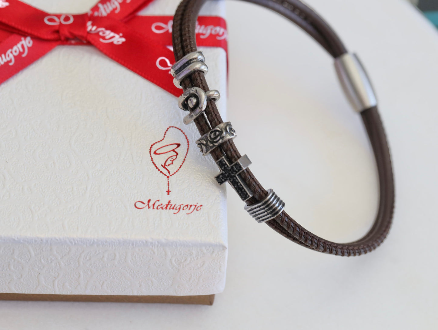 Pulsera cruzada de cuero genuino, pulsera moderna con cruz para hombre, pulsera católica para hombre, pulsera Medjugorje, cruz de circonita cúbica