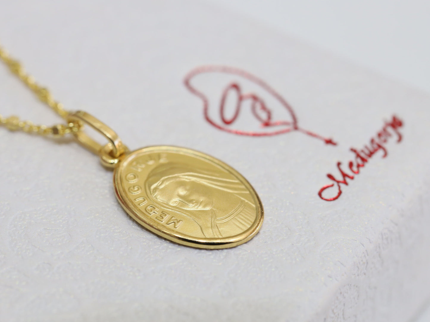Medalla de Nuestra Señora de Medjugorje, colgantes de la Reina de la Paz, collar de plata de ley de 18 pulgadas de la Reina de la Paz, colgante de la Madre María de 18 mm