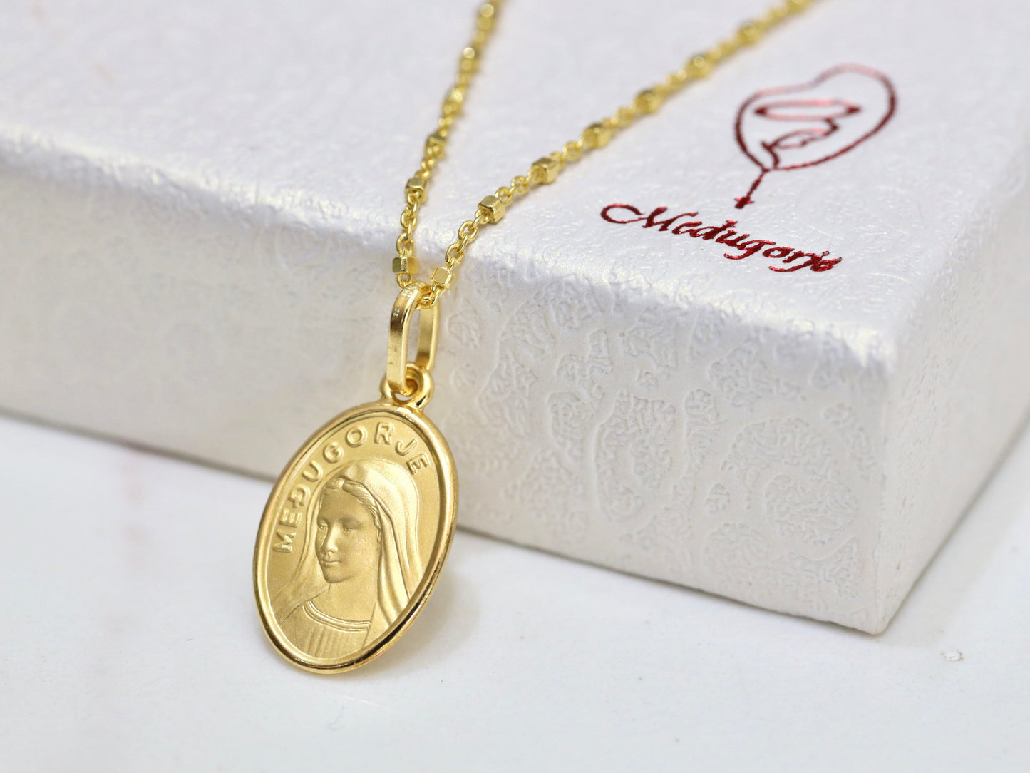 Medalla de Nuestra Señora de Medjugorje, colgantes de la Reina de la Paz, collar de plata de ley de 18 pulgadas de la Reina de la Paz, colgante de la Madre María de 18 mm