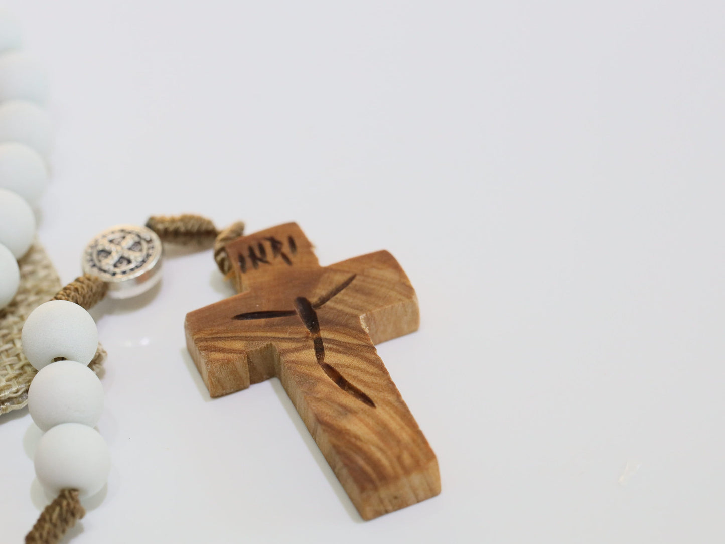 Cuentas de rosario Medjugorje blanco pastel, rosario de madera, centro de mesa y cruz de vestuario, cuentas de rosario de la Divina Misericordia y Nuestra Señora, rosario hecho a mano