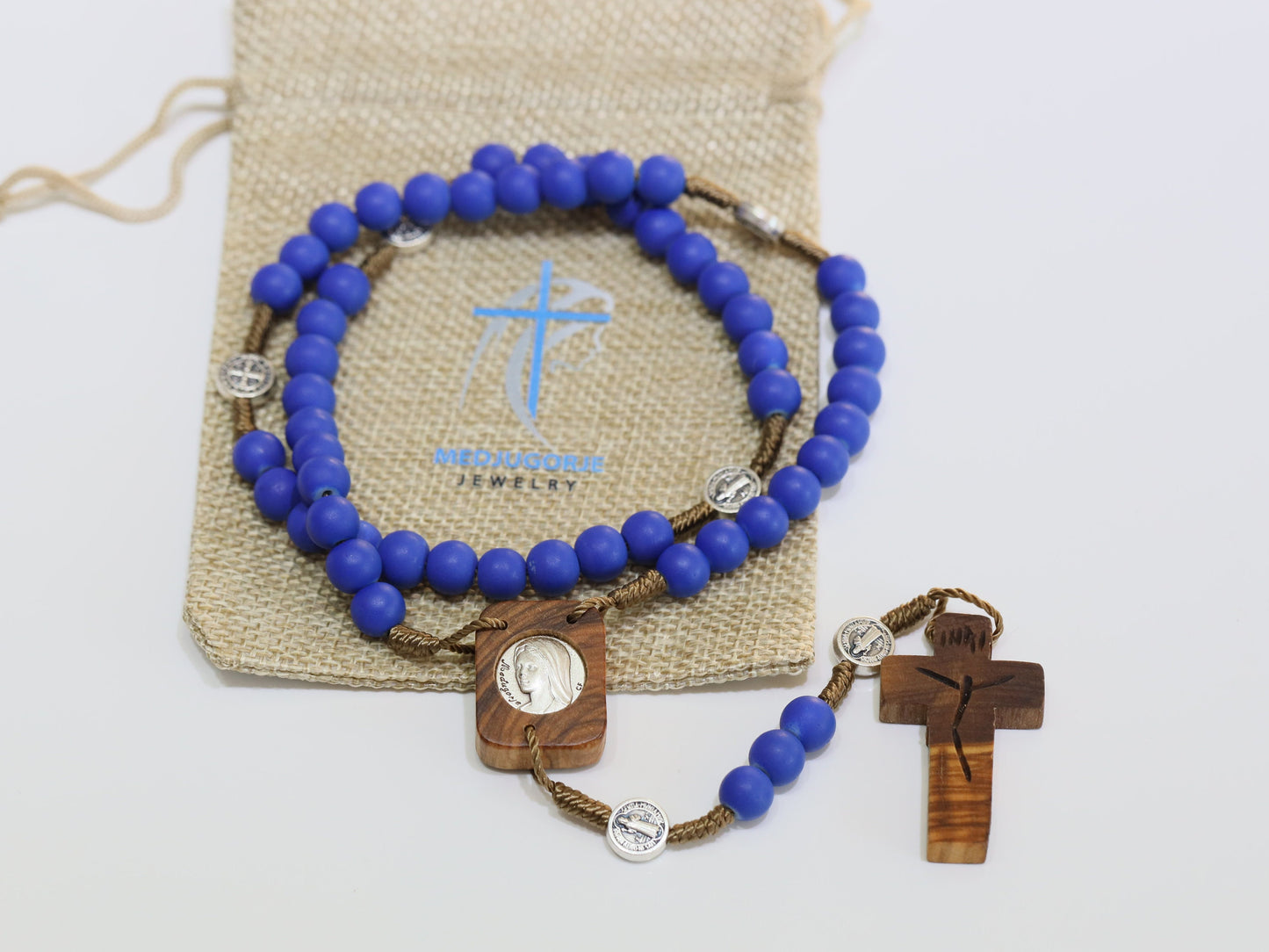 Rosario de madera de Medjugorje, centro de mesa y cruz de vestuario, rosario de cuentas azules pastel de Medjugorje, medalla de madera de olivo y cuentas de rosario cruzado