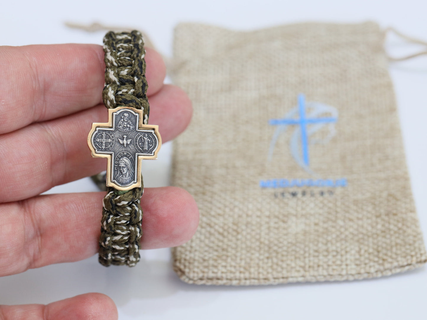 Pulsera cruzada paracord, pulsera cruzada de cuatro vías, pulsera táctica paracord para hombre, pulsera de hombre católico, San Benito, Espíritu Santo, cruz de 4 vías