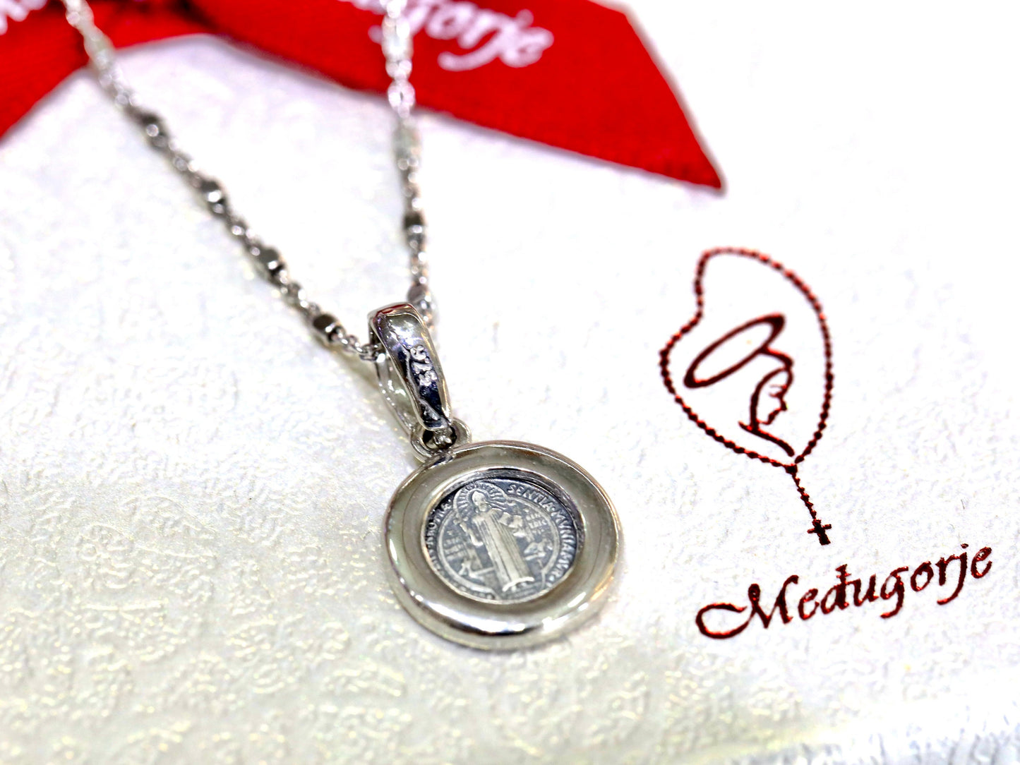 Collar de San Benito, colgante de San Benito, colgante redondo de plata de ley, medalla vintage con cruz de San Benito, collar de medalla en miniatura