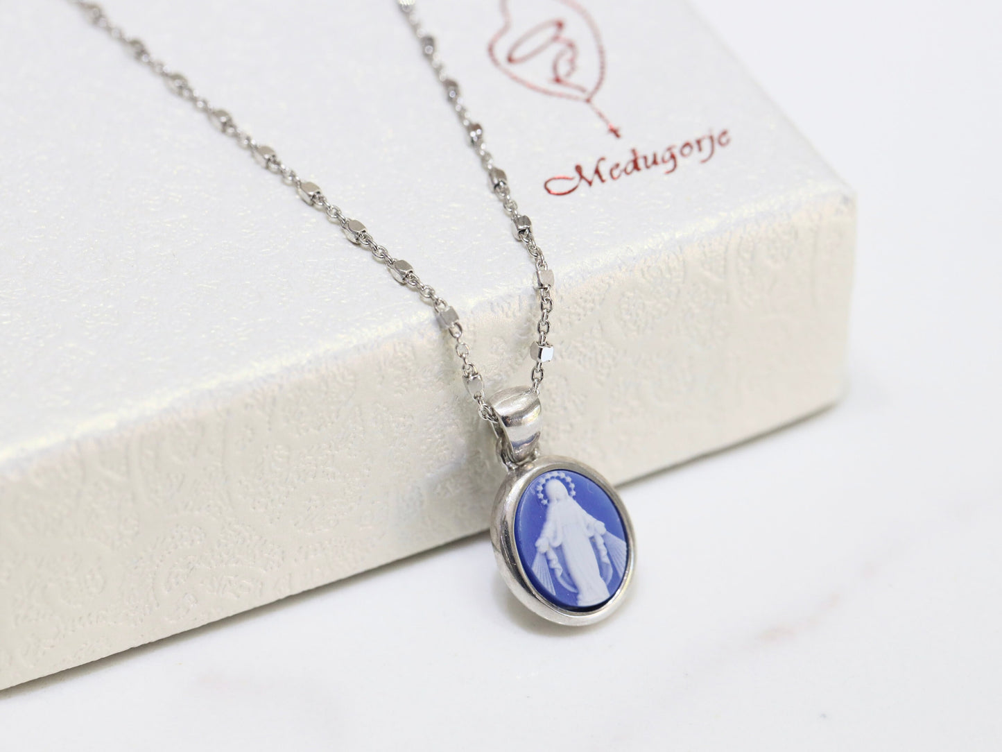 Medalla Nuestra Señora de Gracia, colgante Virgen María, collar de cameo minimalista, Medalla Milagrosa de plata de ley 925, medalla pequeña para adolescentes