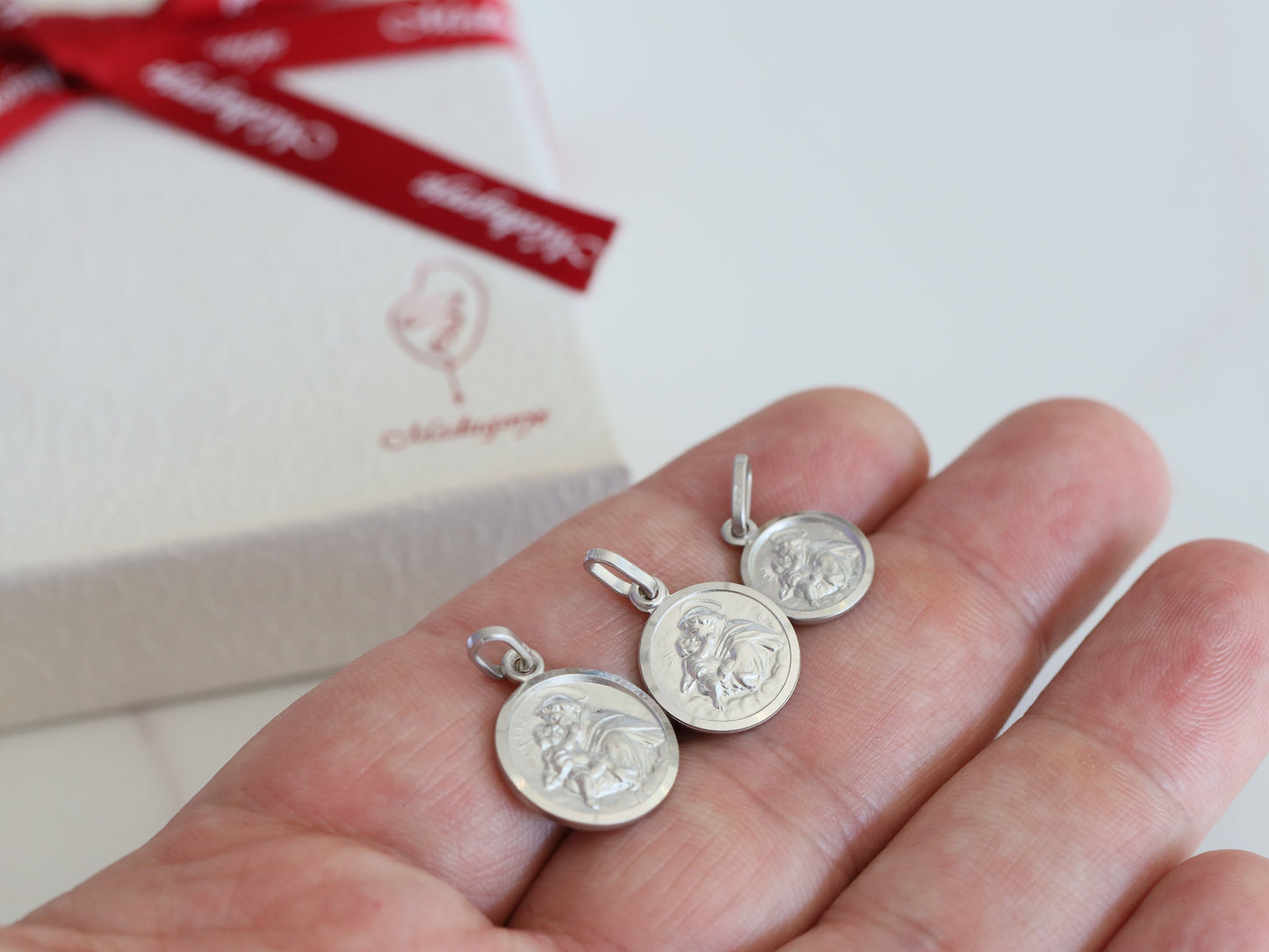 Colgante de plata de primera ley de San Antonio de Padua, medalla redonda de San Antonio, collar de santo católico, collar de Medjugorje, regalo de comunión