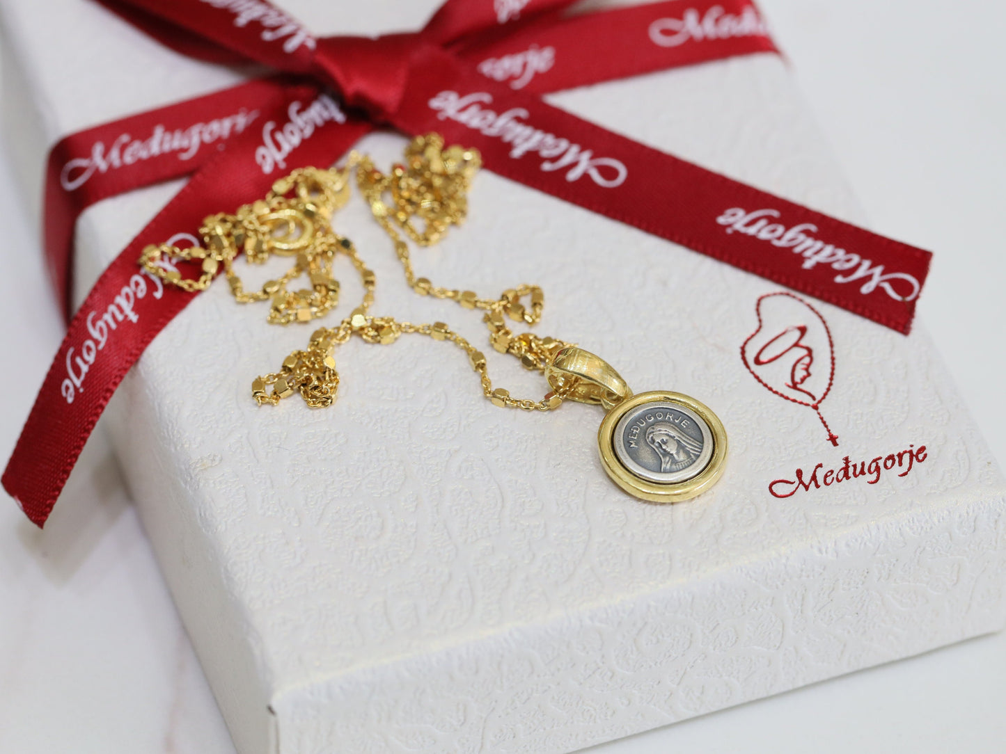 Medjugorje medal, Queen of Peace pendant, Virgin Mary miniature medal, Minimalist style, sterling silver 925 , gold plated, dainty charm