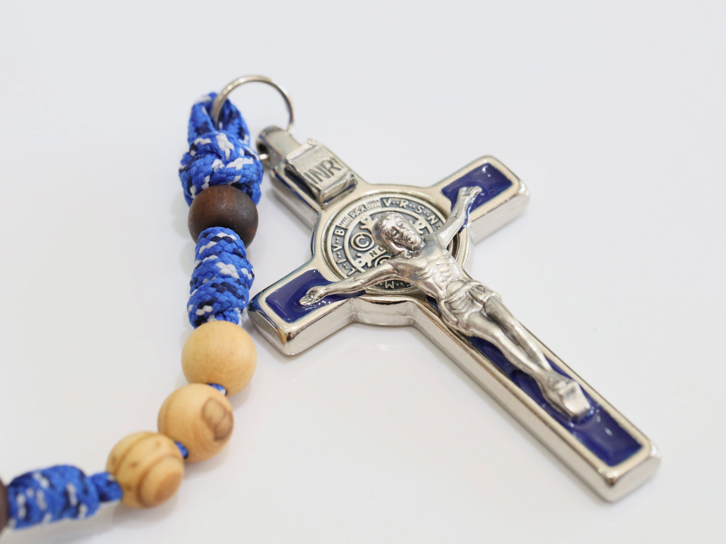Rosario paracord, rosario de madera, rosario de madera de olivo, rosario guerrero, crucifijo de San Benito, San Miguel Espíritu Santo y rosario medalla milagrosa