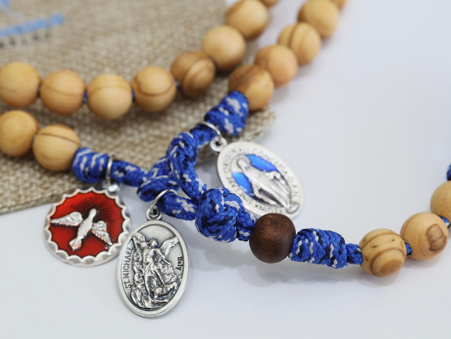 Rosario paracord, rosario de madera, rosario de madera de olivo, rosario guerrero, crucifijo de San Benito, San Miguel Espíritu Santo y rosario medalla milagrosa