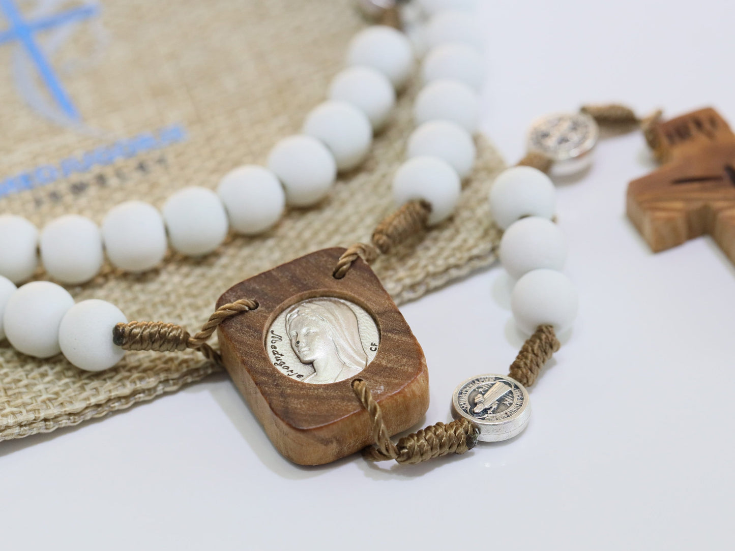 Cuentas de rosario Medjugorje blanco pastel, rosario de madera, centro de mesa y cruz de vestuario, cuentas de rosario de la Divina Misericordia y Nuestra Señora, rosario hecho a mano