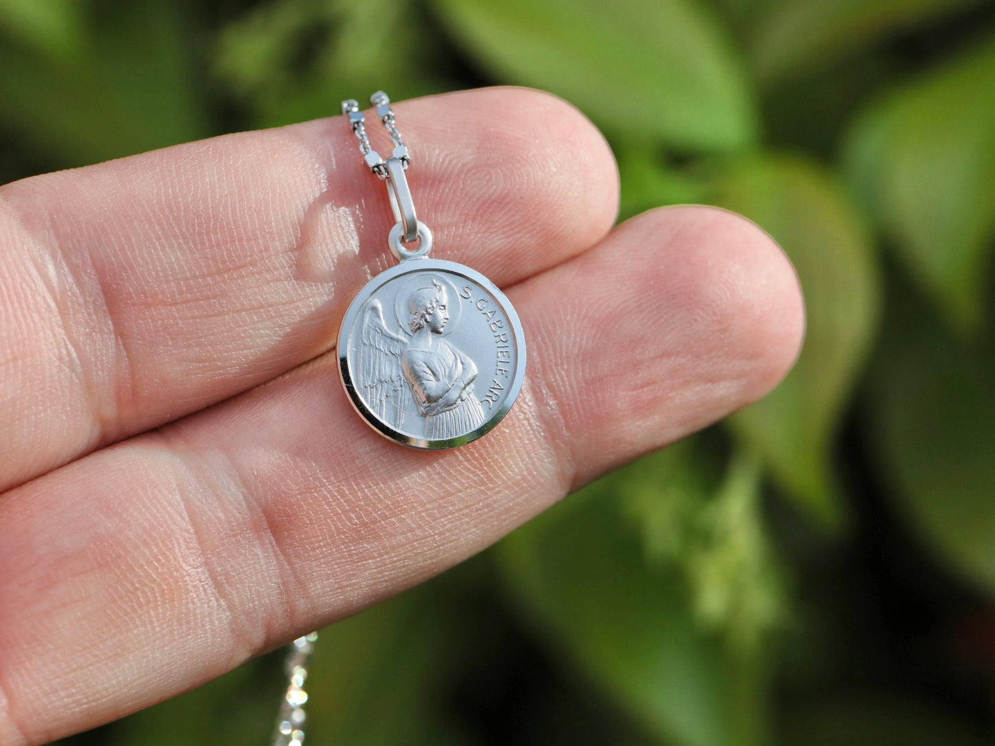 Medalla de San Gabriel, colgante arcángel de plata de ley 925, colgante mensajero de Dios de San Gabriel, medalla redonda de San Gabriel, regalo de cumpleaños