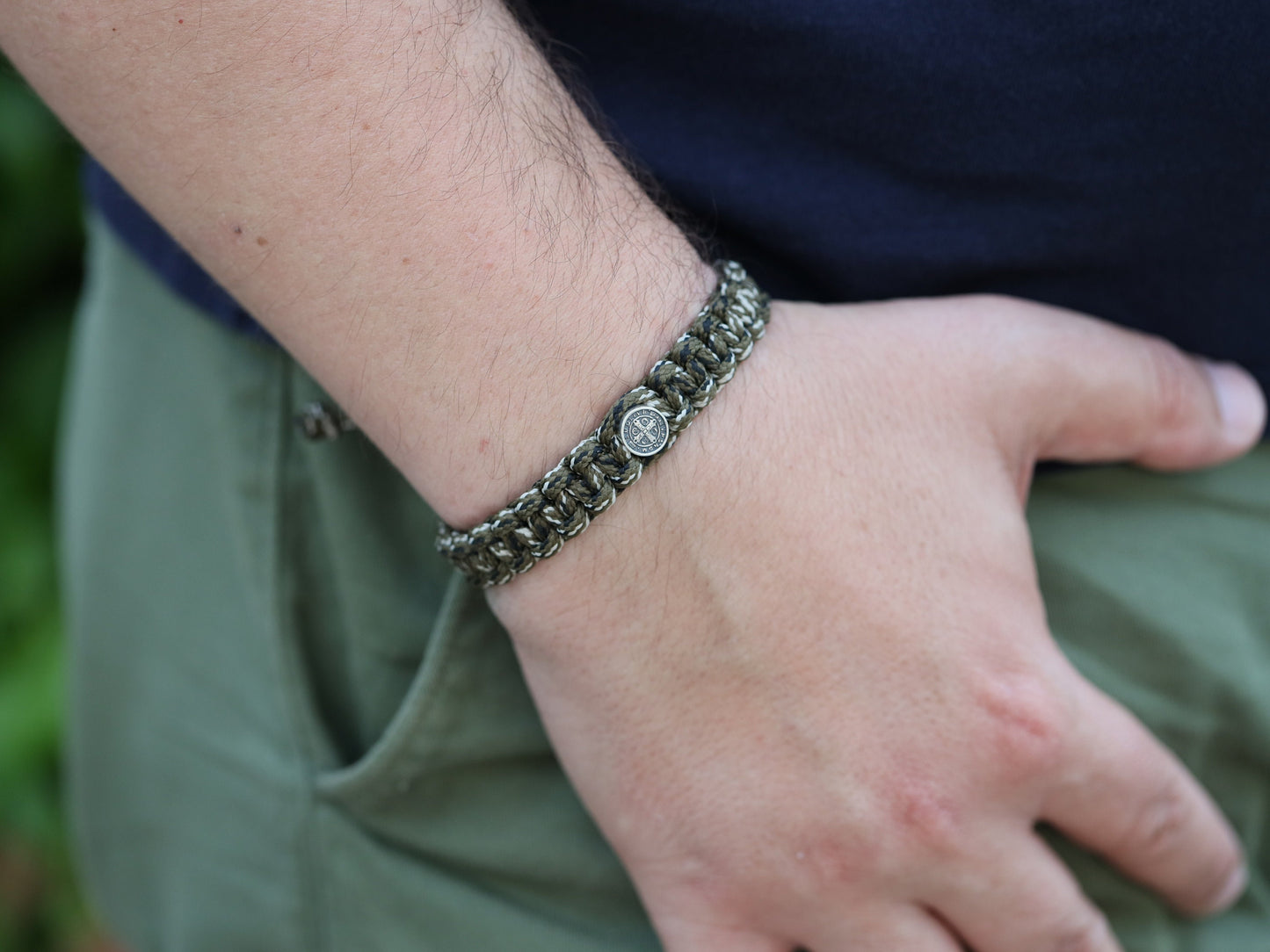 Pulsera paracord de San Benito, pulsera táctica de San Benito, plata de ley 925, pulsera de macramé de cuerda paracord, pulsera de supervivencia para hombre