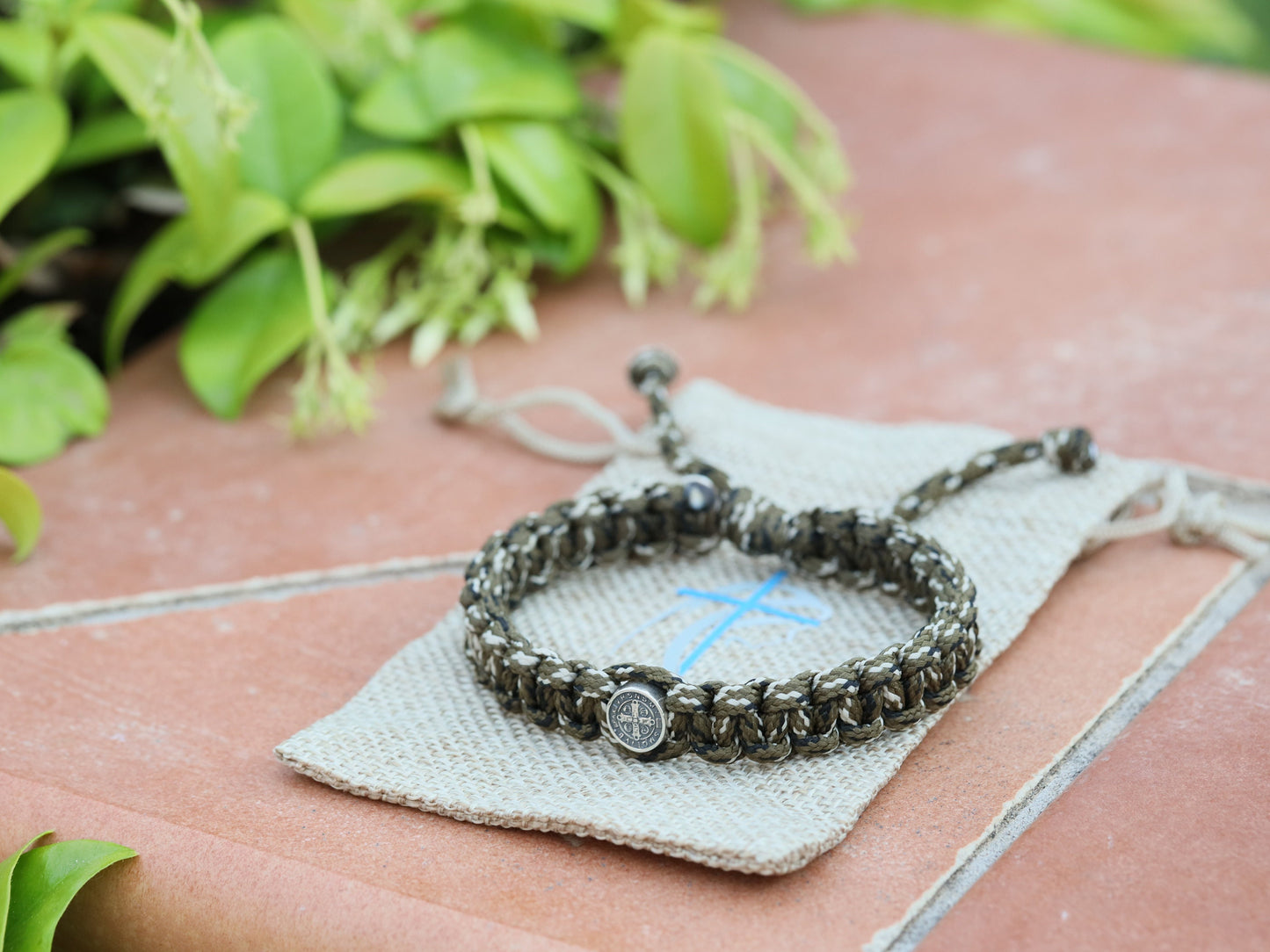 Pulsera paracord de San Benito, pulsera táctica de San Benito, plata de ley 925, pulsera de macramé de cuerda paracord, pulsera de supervivencia para hombre