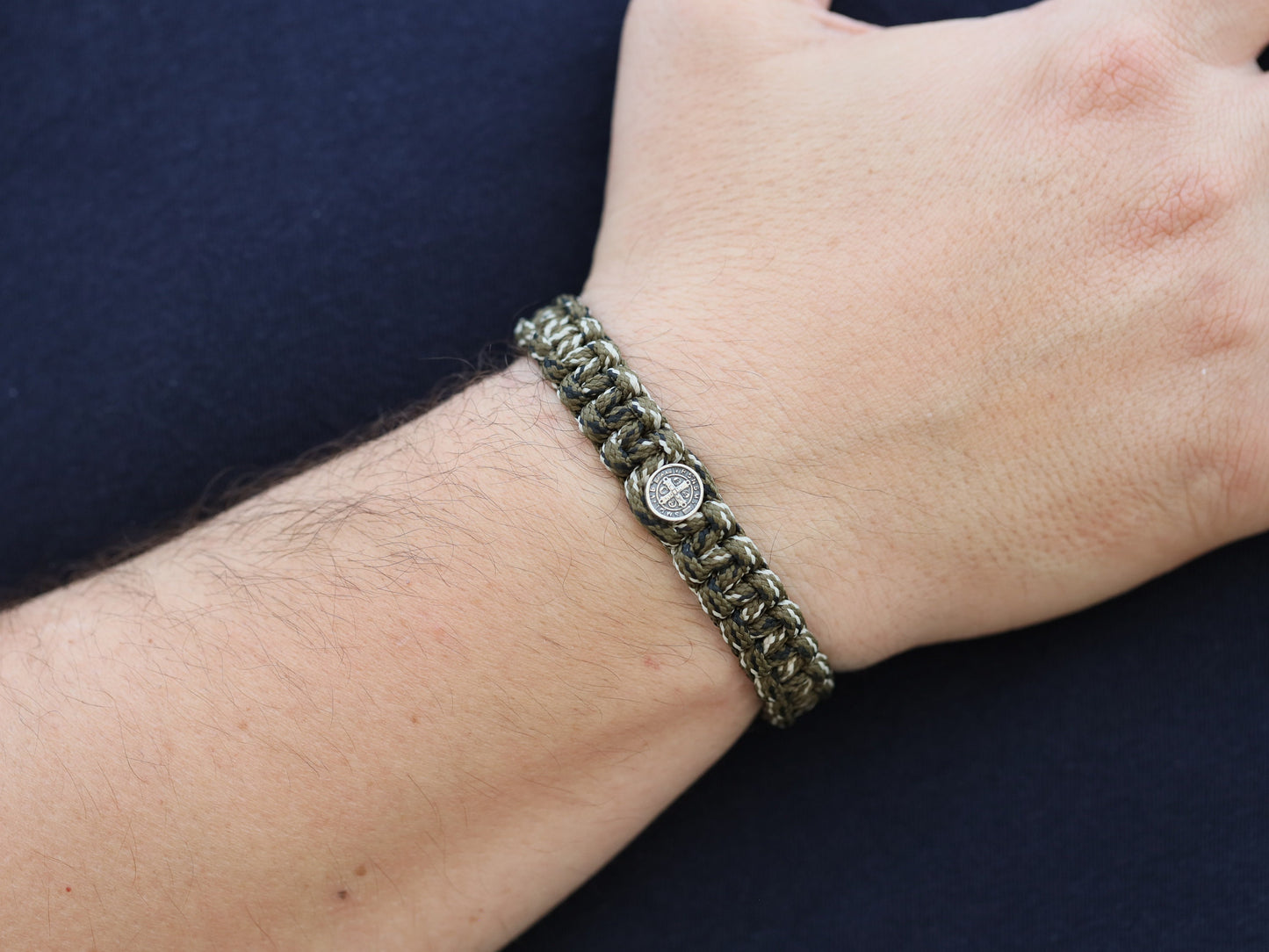 Pulsera paracord de San Benito, pulsera táctica de San Benito, plata de ley 925, pulsera de macramé de cuerda paracord, pulsera de supervivencia para hombre