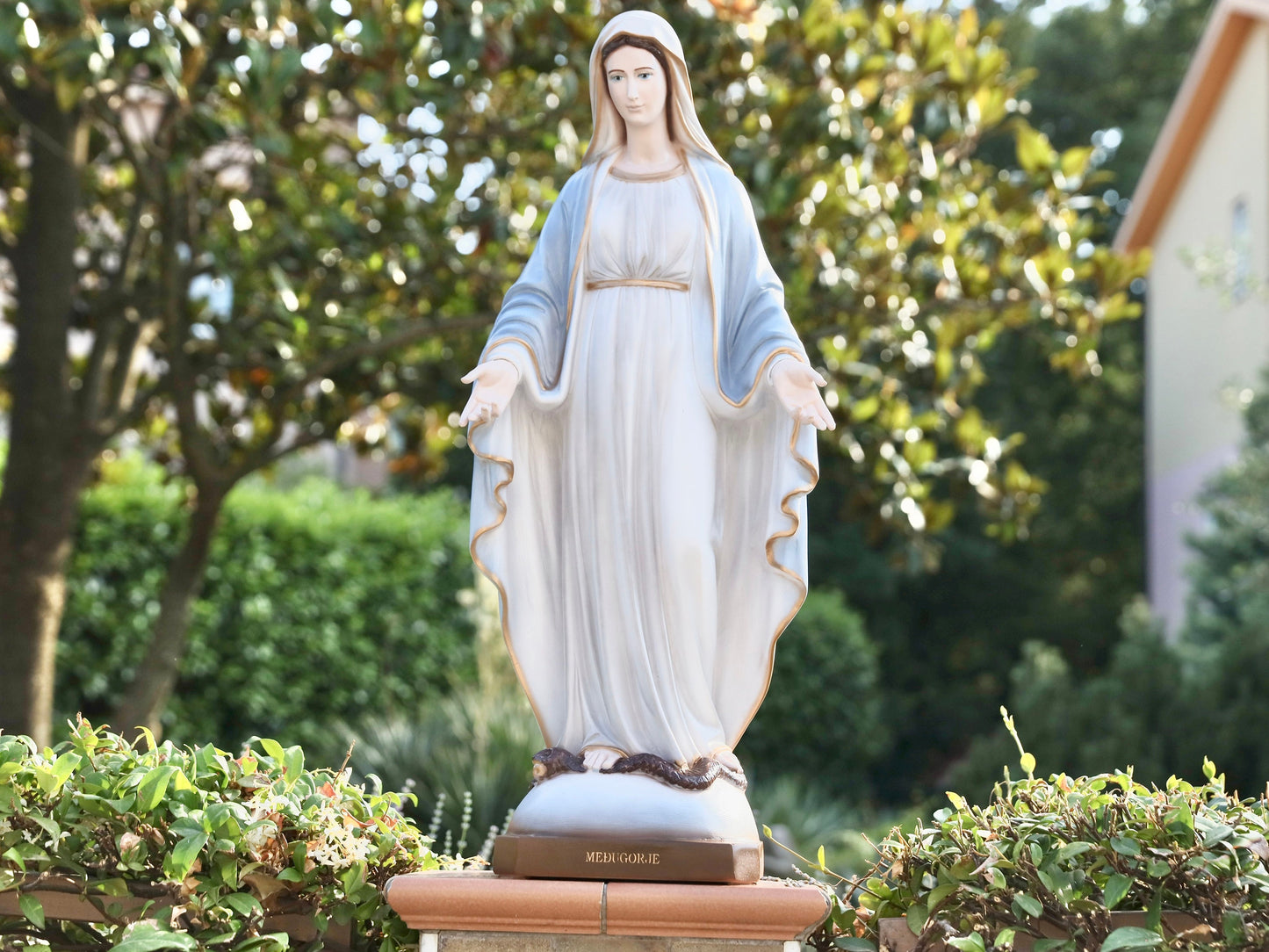 Estatua de Nuestra Señora de 31 pulgadas, estatua de Nuestra Señora de Gracia, estatua grande para jardín, estatua azul de la Virgen María, estatua del altar del hogar, estatua de Medjugorje,