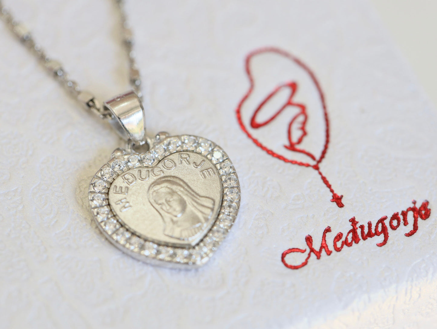 Collar Reina de la Paz, medalla de Medjugorje, plata de ley 925, Nuestra Señora de Medjugorje, collar de la Virgen María, colgante de la Virgen María en forma de corazón
