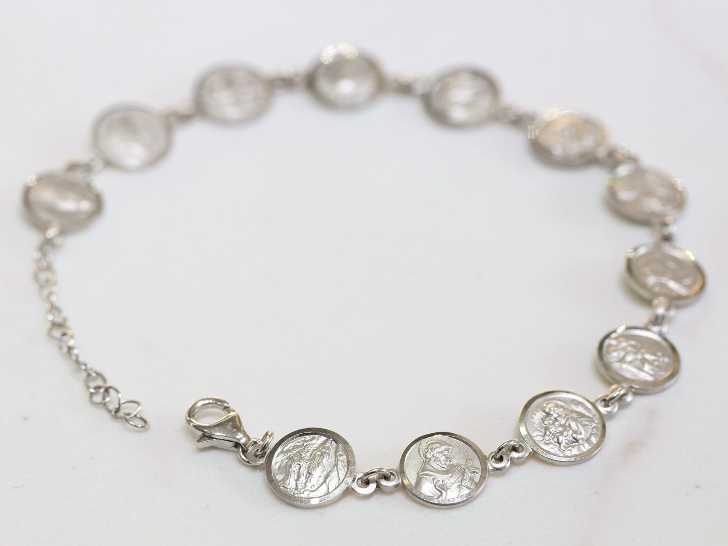 Pulsera de santos católicos | pulsera con 11 santos católicos | pulsera rosario con talla de diamantes | pulsera de plata de ley 925 para mujer