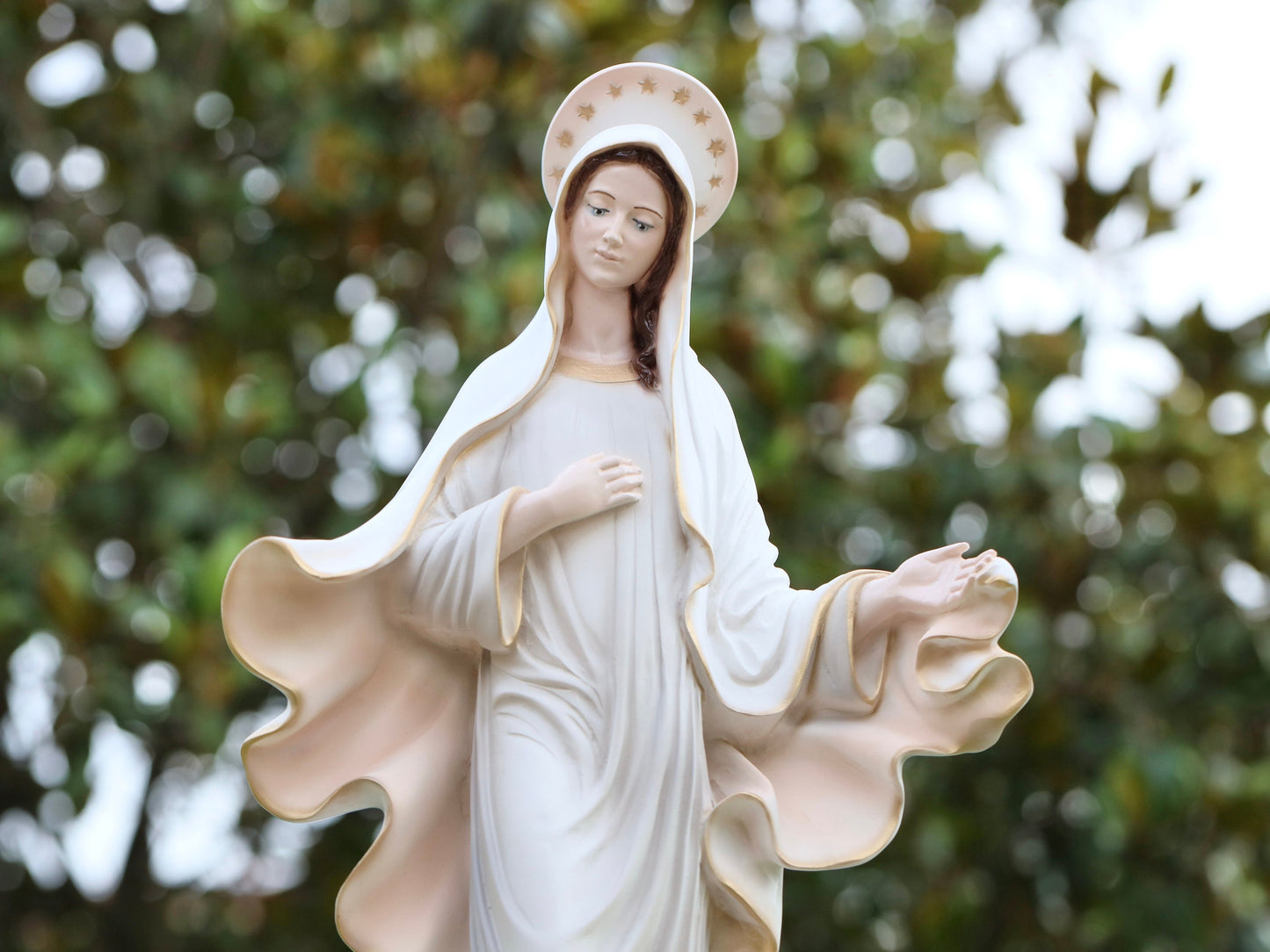 Estatua de Medjugorje, estatua de la Reina de la Paz, estatua del jardín de Nuestra Señora, estatua de la Virgen María de 26 pulgadas, estatua de la Madre María de 66 cm en polvo de mármol