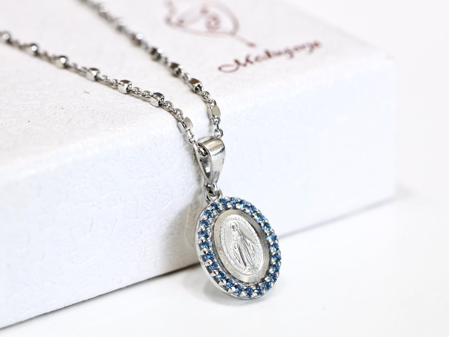 Medalla Milagrosa, colgante de collar de Nuestra Señora de Gracia, medalla de plata de ley, medalla minimalista para niñas, medalla azul en miniatura de Nuestra Señora